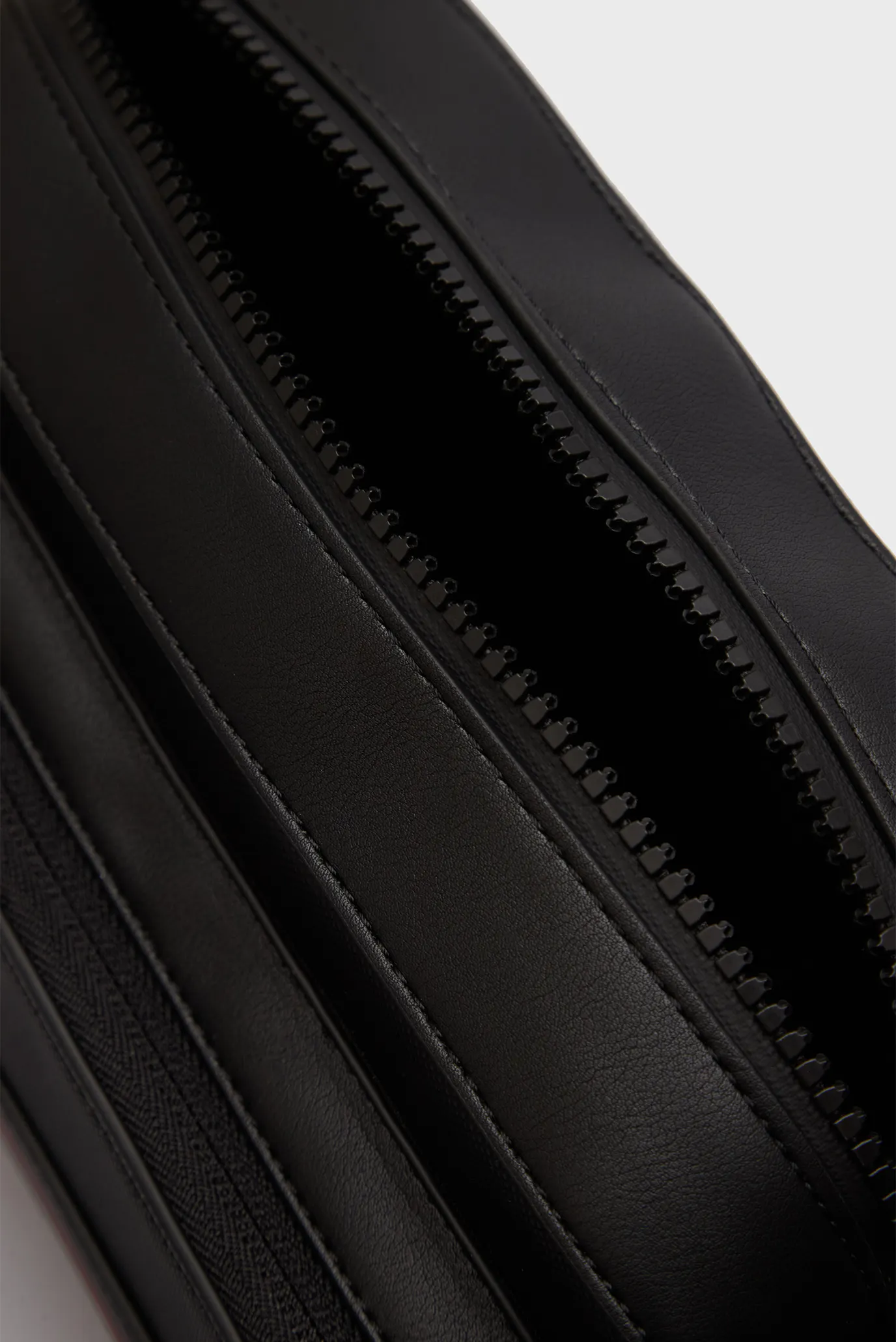 Сумка TH FOUNDATION EW REPORTER 6