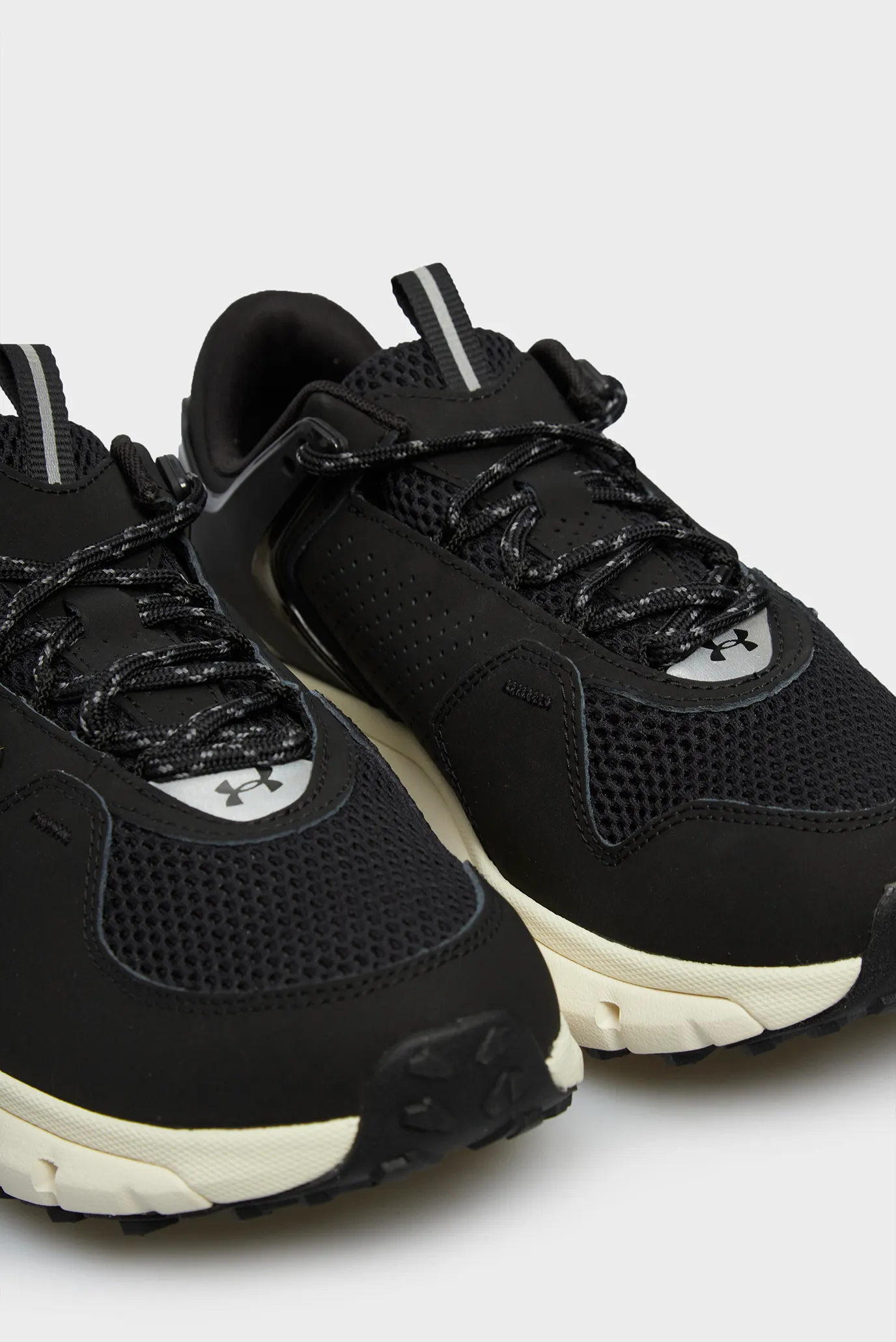 Krossovka UA Summit Trek 2