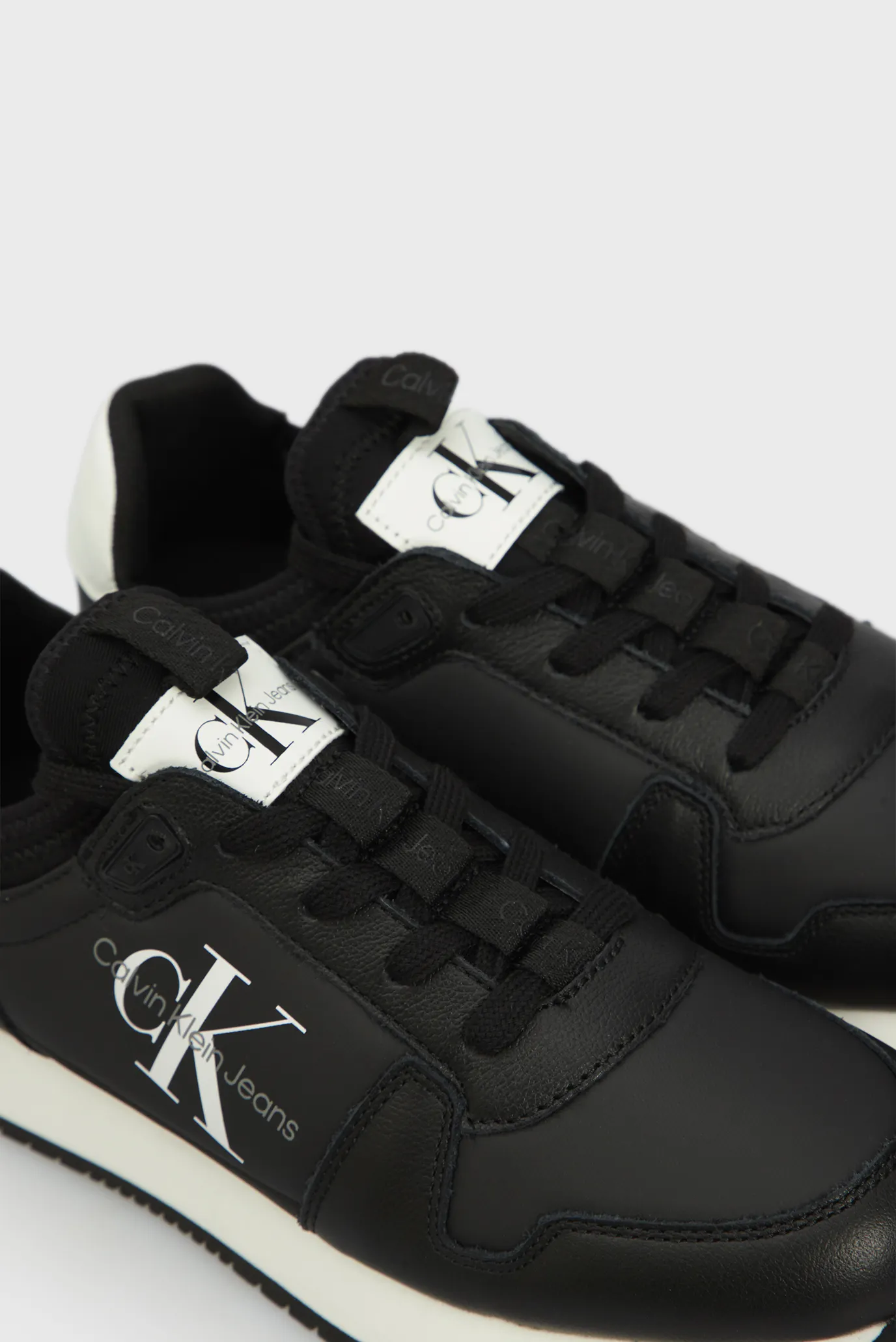 Krossovka RUNNER SOCK LACEUP ML LTH 2