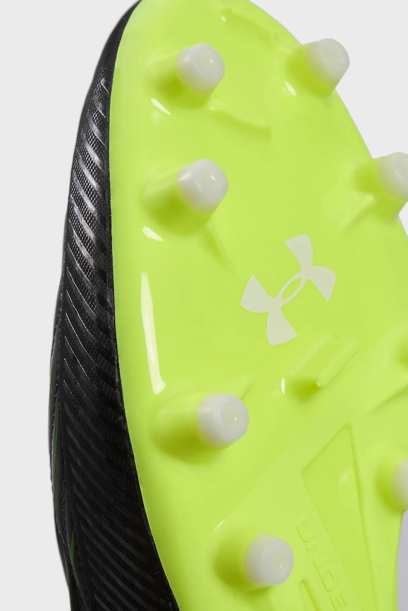 Krossovka UA Magnetico Pro 4 FG 5