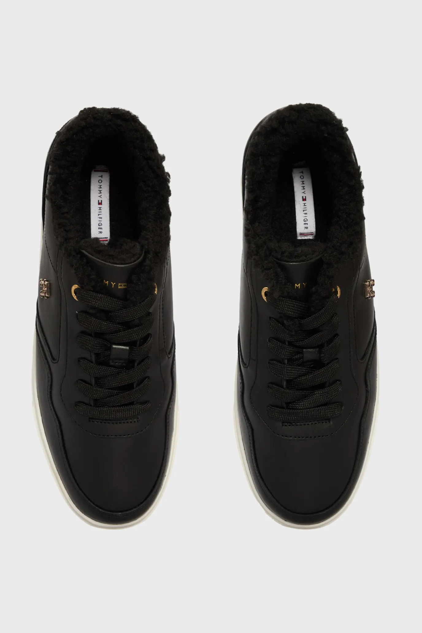 Krossovka ESSENTIAL PLATFORM SNEAKER FUR 4