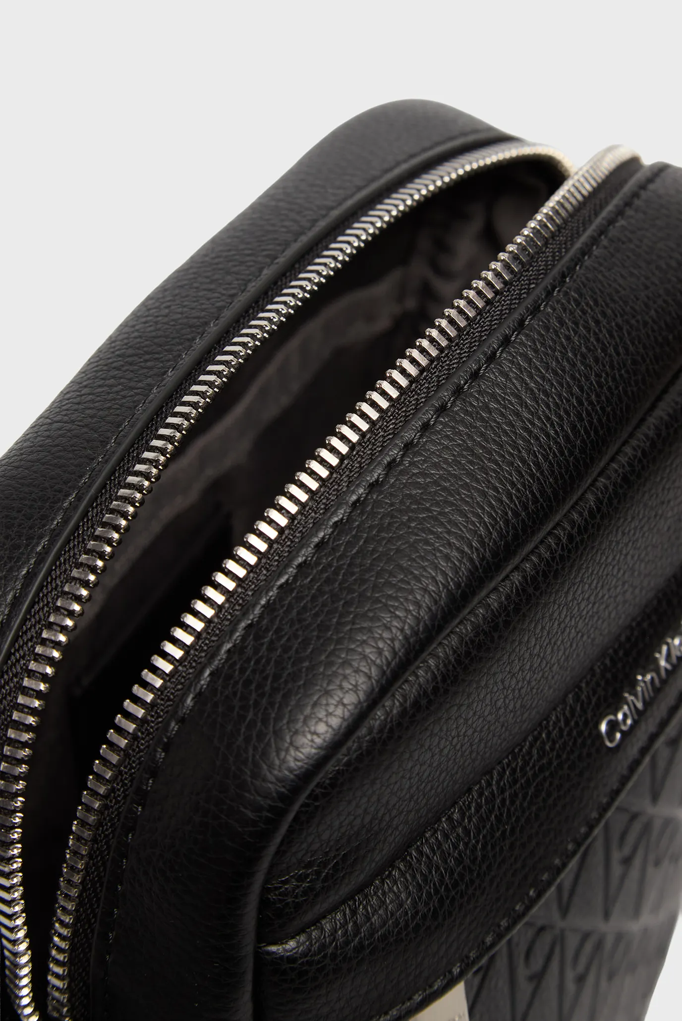 Sumka EMBLEM AOP EMBOSS REPORTER 5