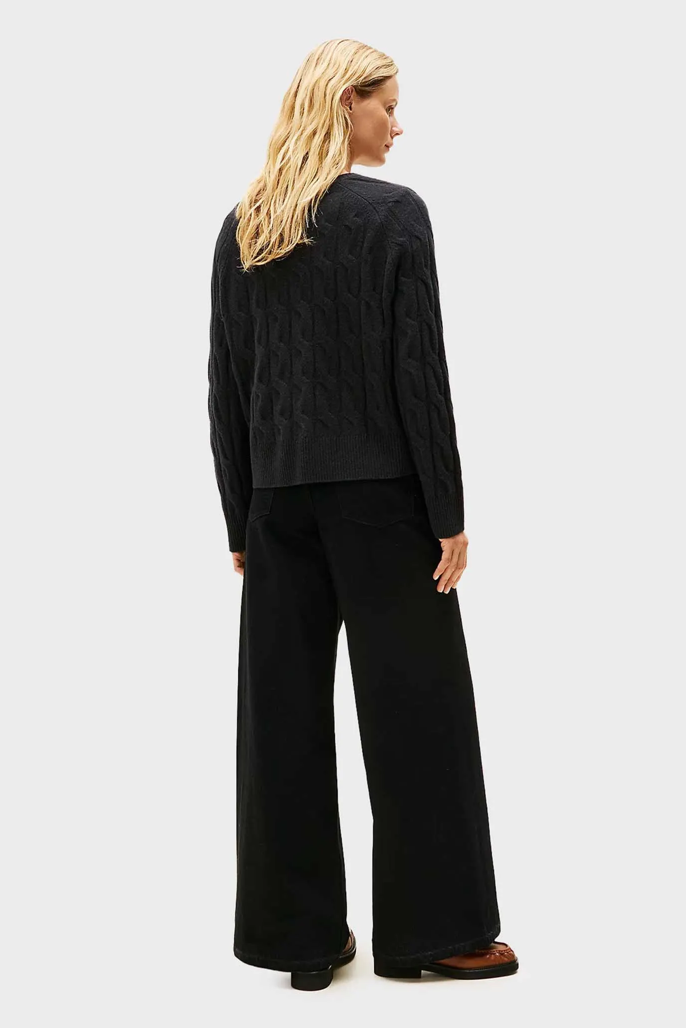 Sviter SOFT WOOL CABLE RLX C-NK SWT 3