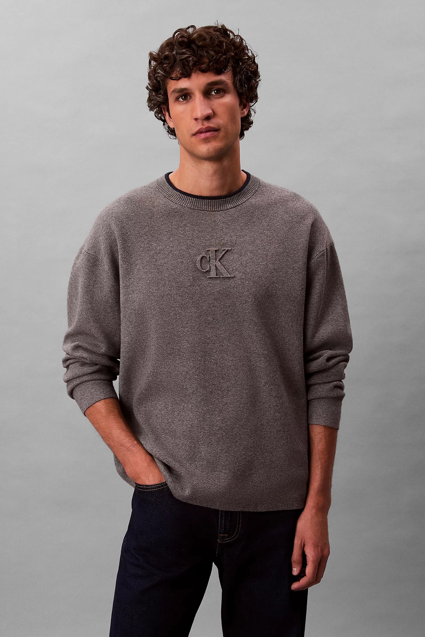 Sviter LS EMBOSSED LOGO CREWNK SWEATER 1