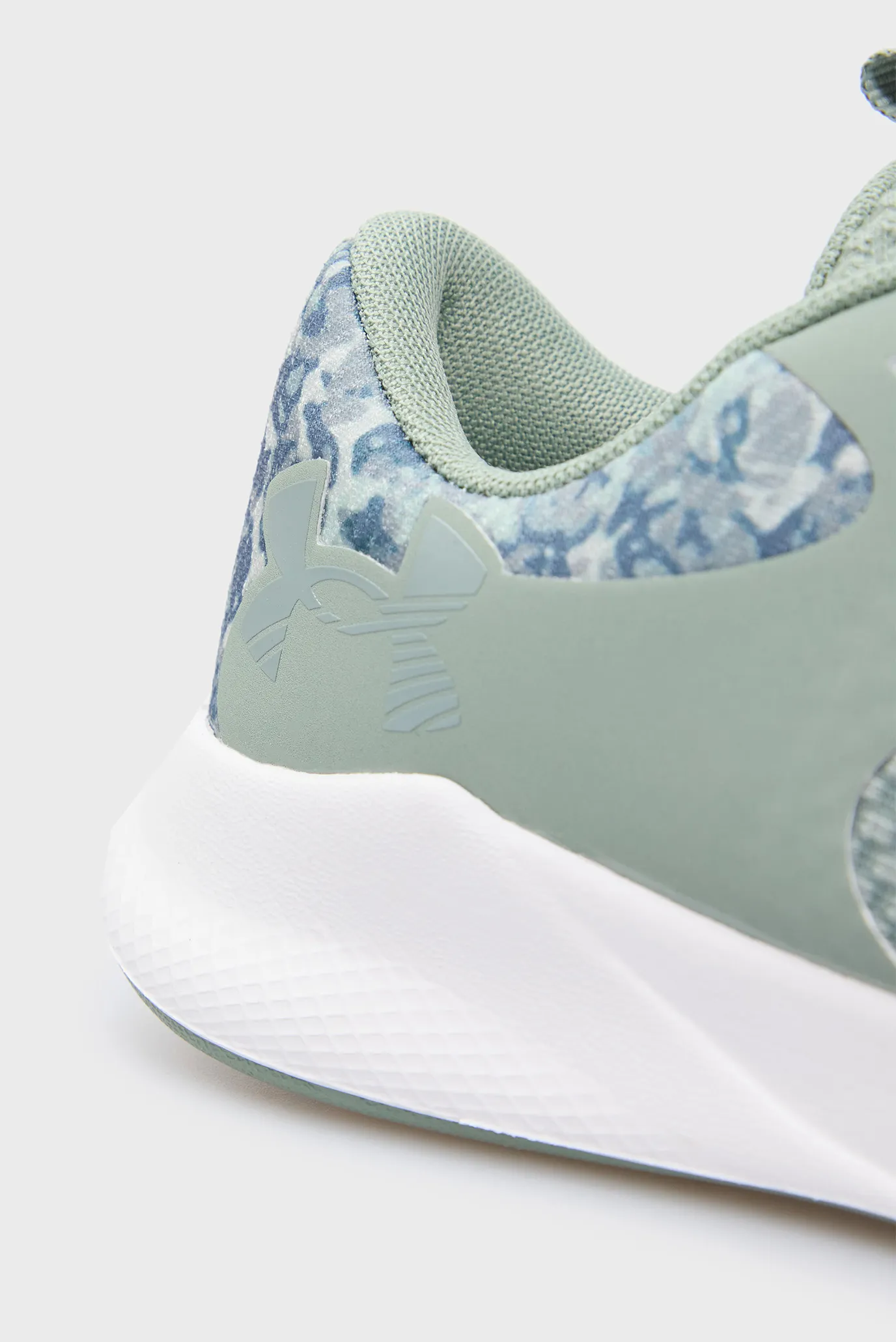 Krossovka UA W Charged Aurora 2 + 2