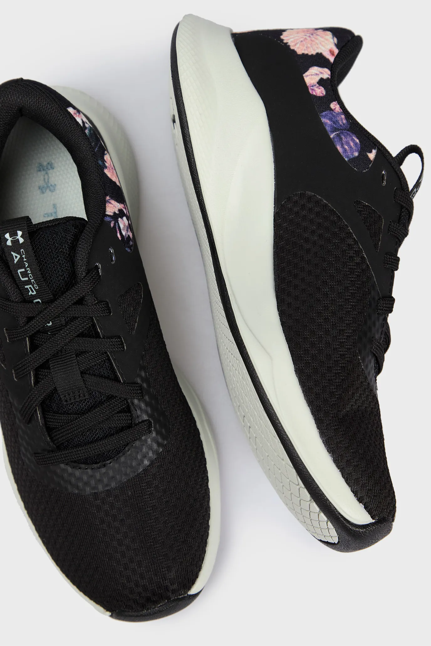 Krossovka UA W Charged Aurora 2 + 2