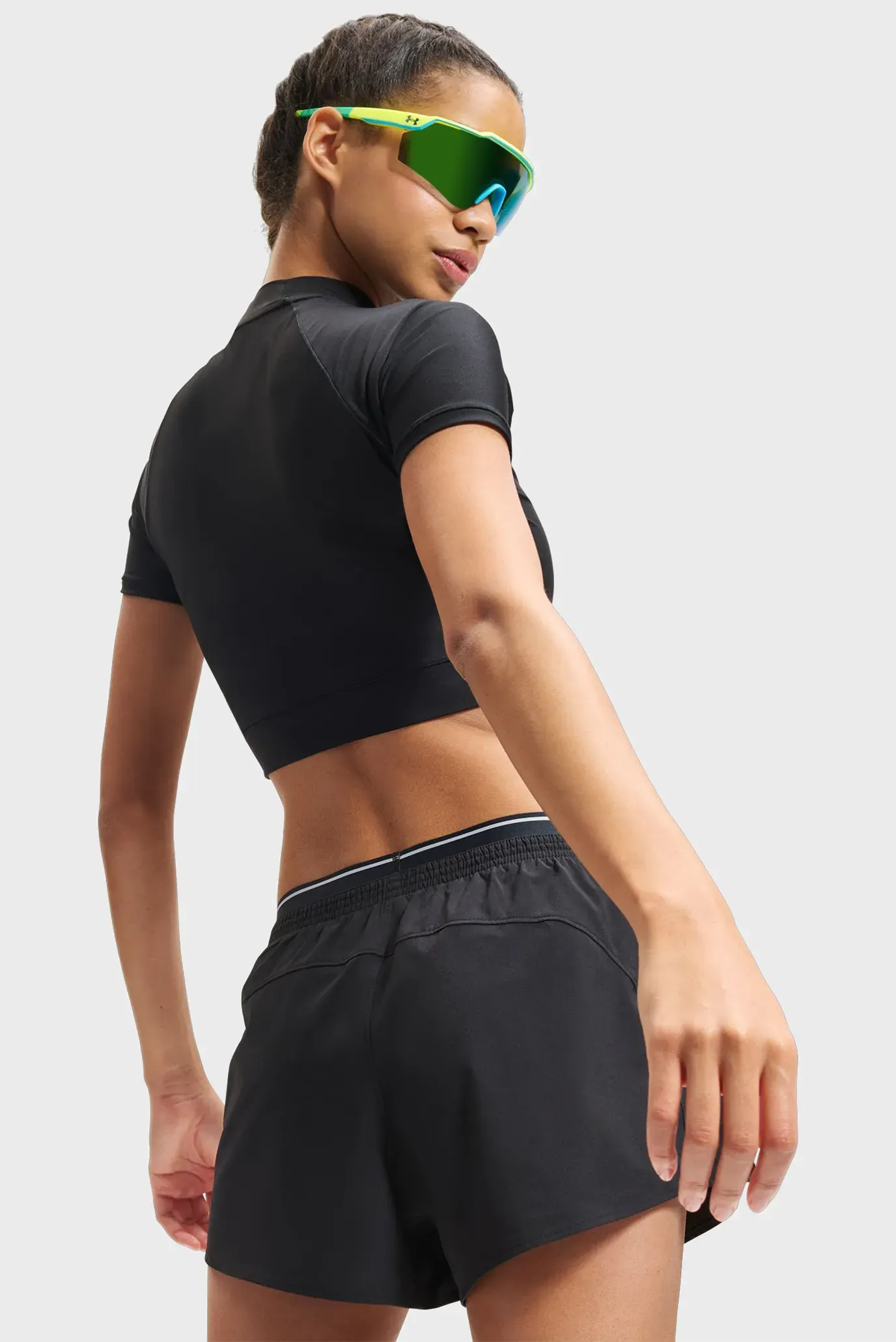 Top/HeatGear Crop Mock SS-BLK 3