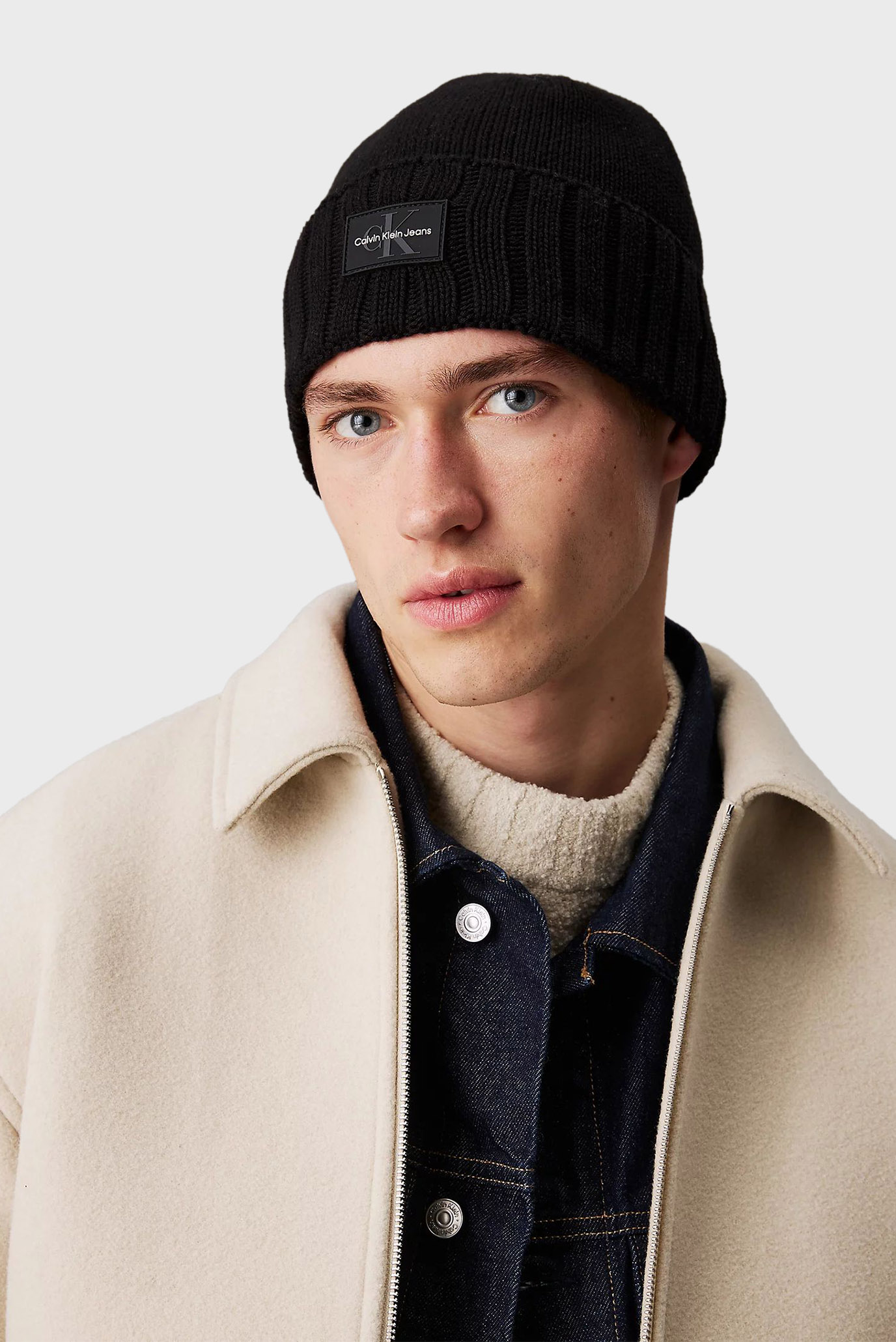 Shapka MONO LOGO PATCH BEANIE RUBCalvin Klein Jeans Shapka MONO LOGO PATCH BEANIE RUB 2