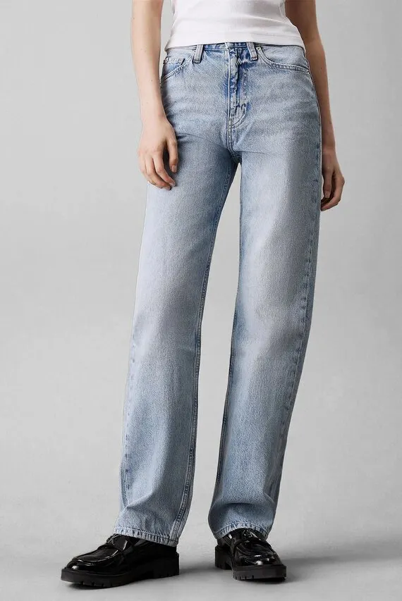 Semiz ayolning mushukidan shilimshiq sizib chiqa boshladi (video)