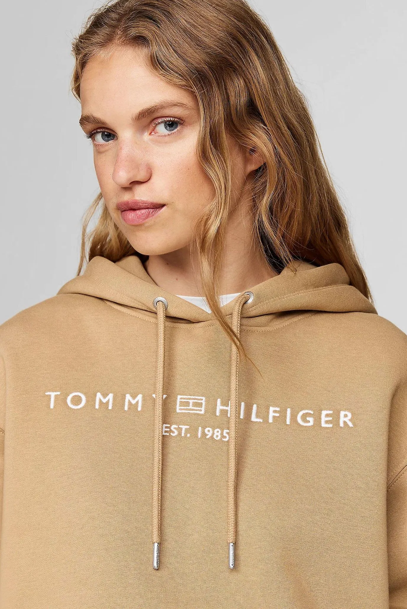 Hudi MDRN REG CORP LOGO HOODIE 4