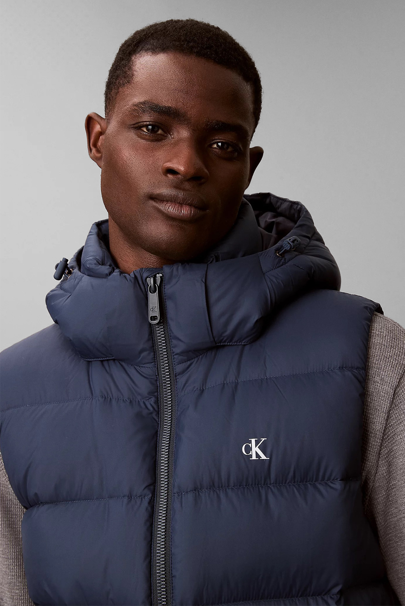 Jilet SVLS NYLON ZIP OFF HOOD DOWN PUFCalvin Klein Jeans Jilet SVLS NYLON ZIP OFF HOOD DOWN PUF 2