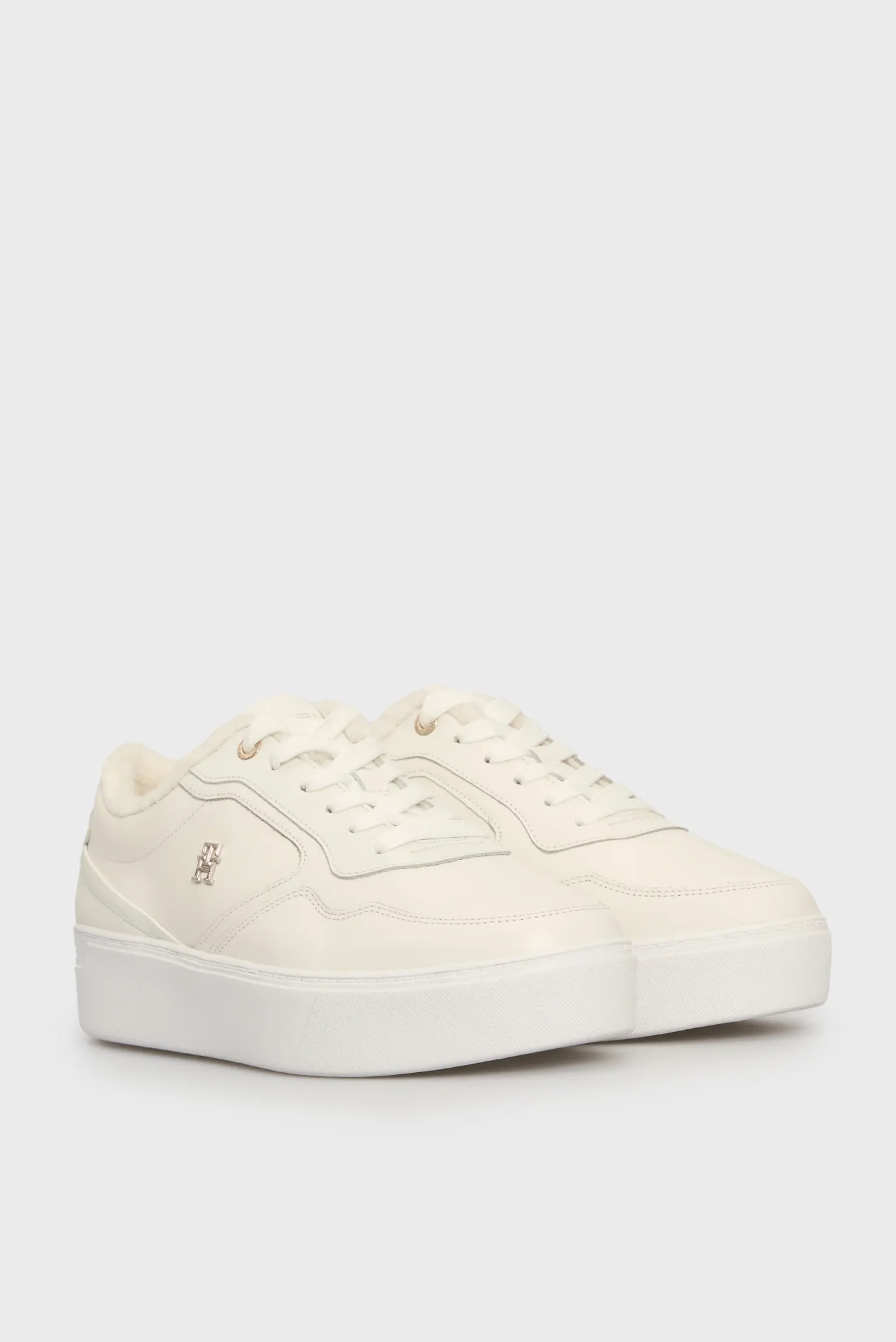 Krossovka ESSENTIAL PLATFORM SNEAKER FUR 3