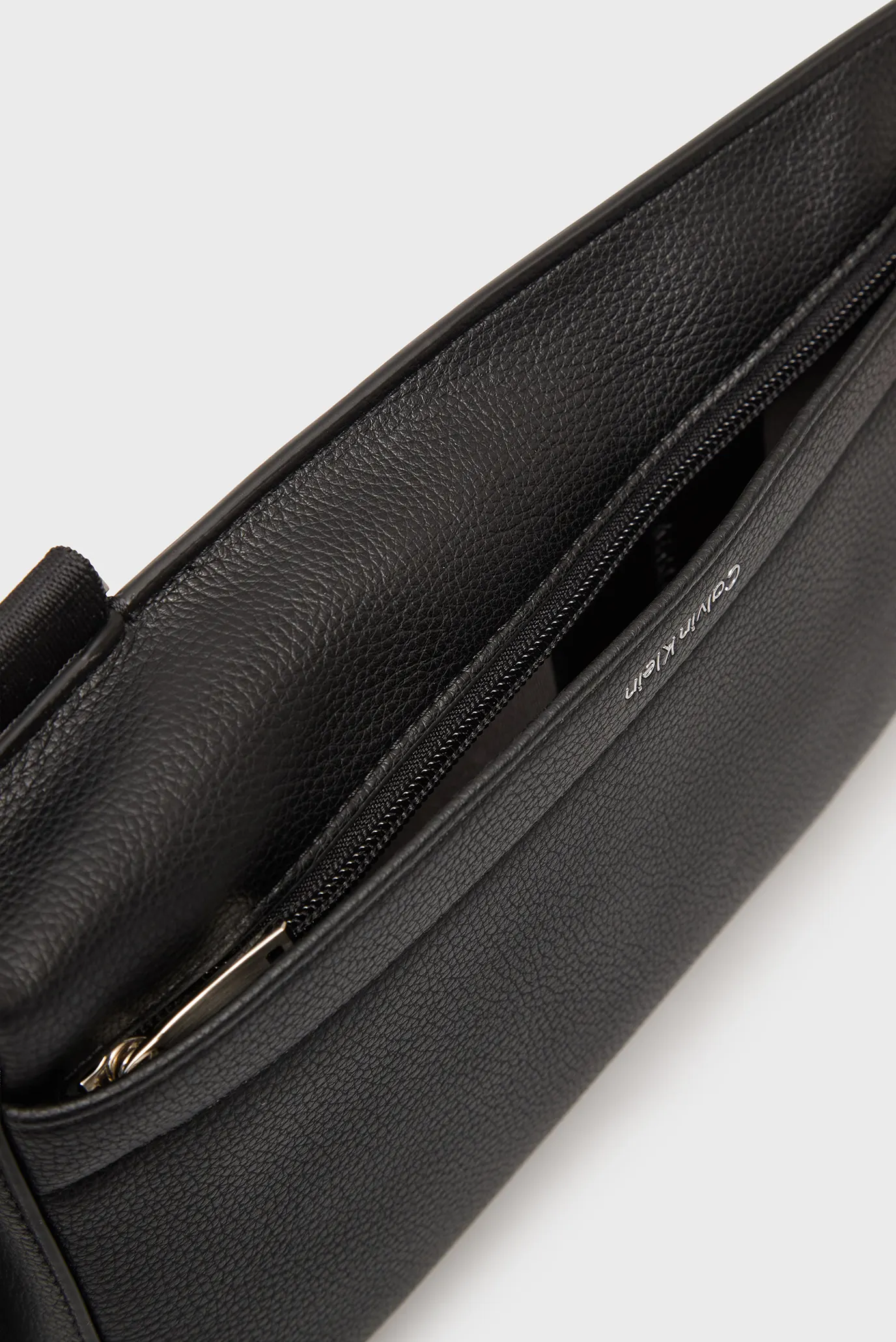 Sumka RAISED SQUARE SLING 5