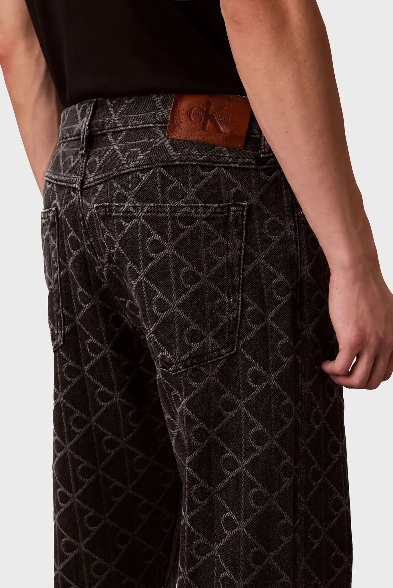 Jins shim/90S STRAIGHT BLACK EMBLEM JACQUA 5