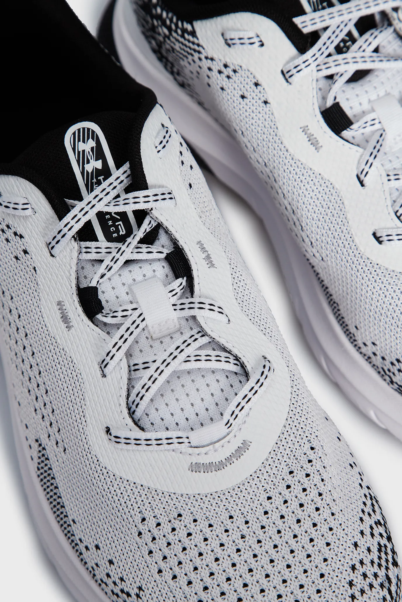 Krossovka UA HOVR Turbulence 2 2