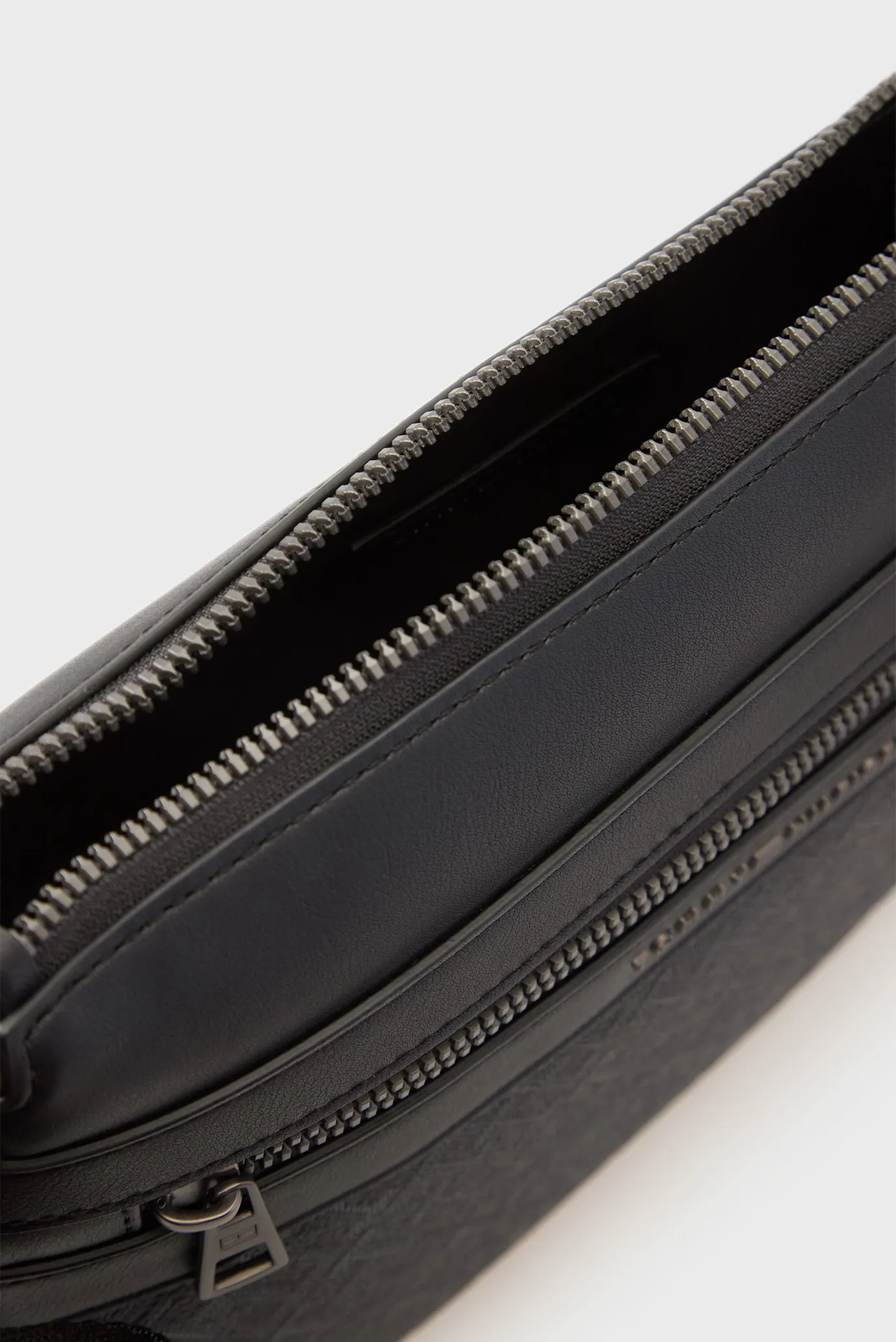 Sumka TH MONOGRAM CROSSBODY 5