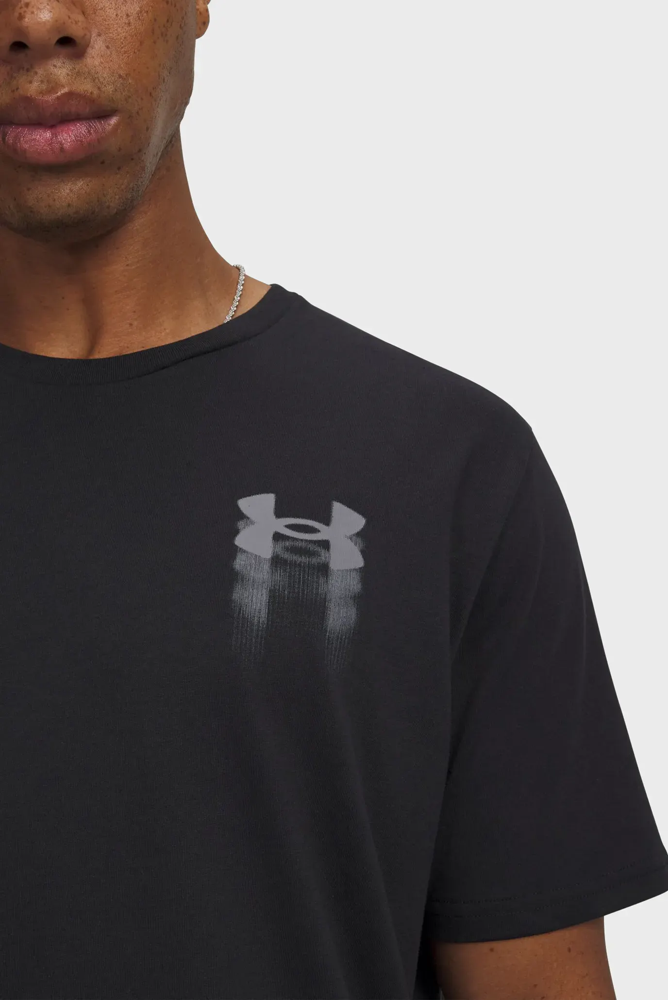 Futbolka/UA M BLUR LOGO SS-BLK 2