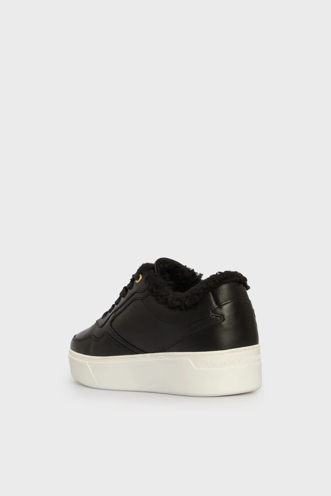 Krossovka ESSENTIAL PLATFORM SNEAKER FUR 5