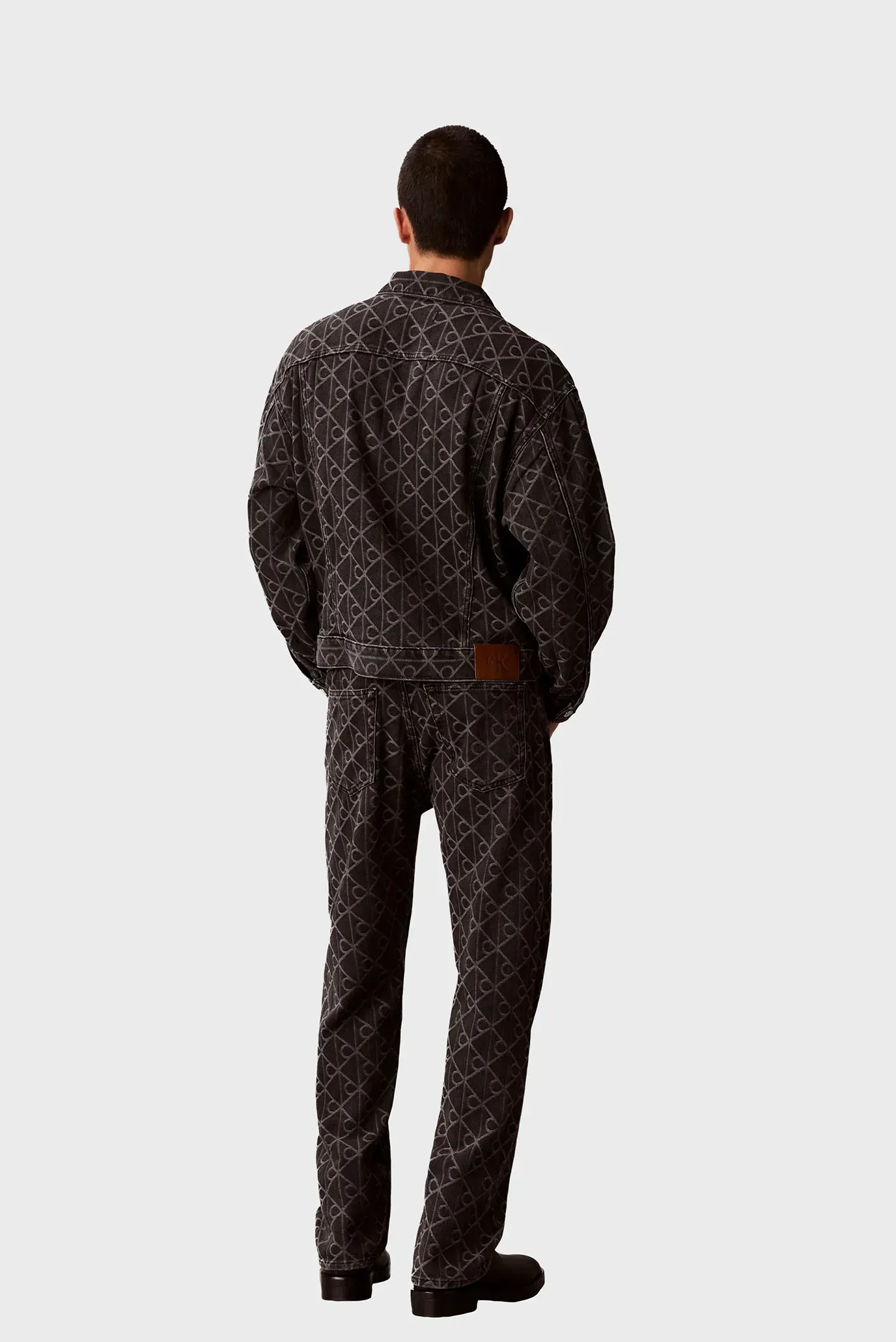 Jins shim/90S STRAIGHT BLACK EMBLEM JACQUA 3