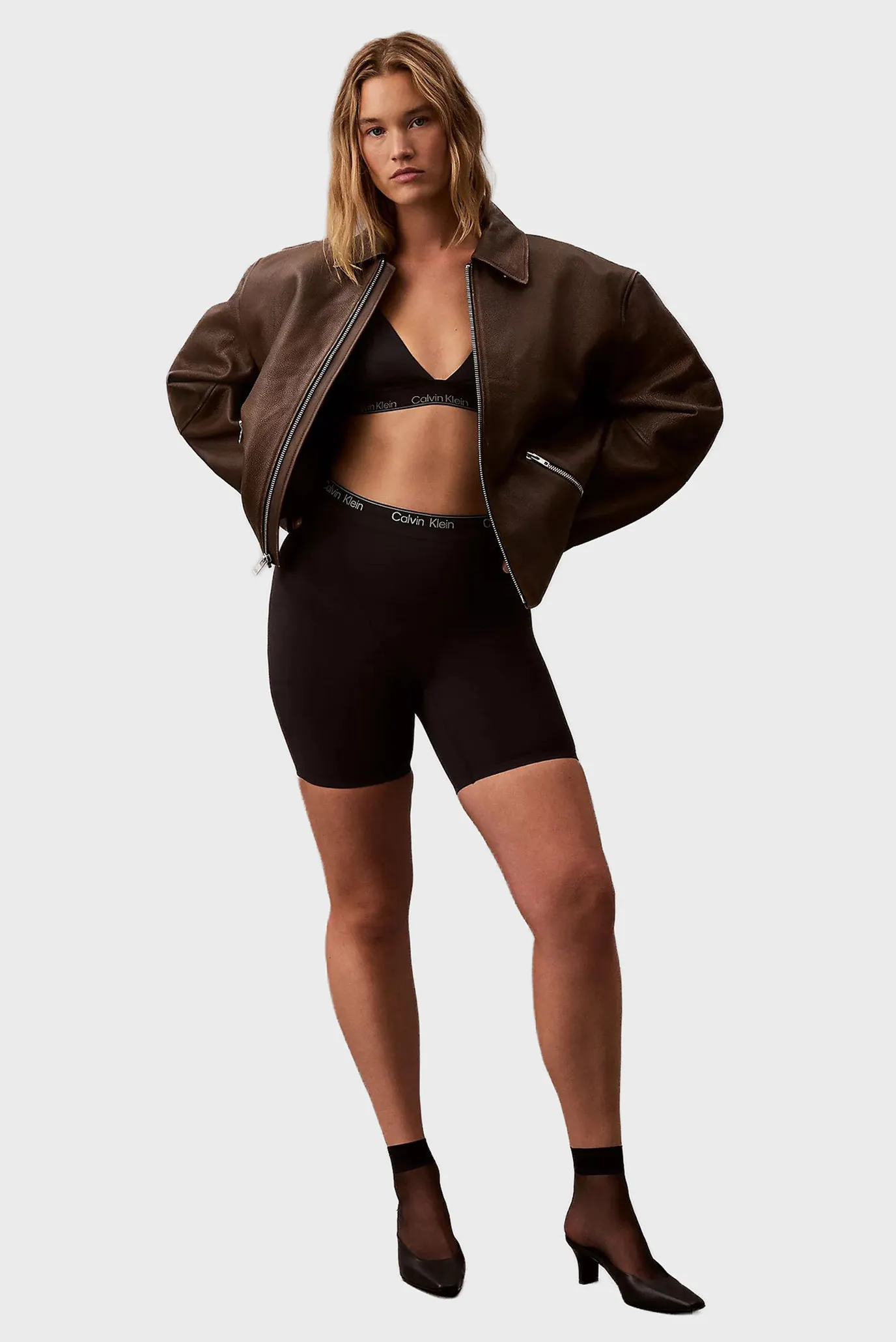 Trusik MID THIGH SHORT 2