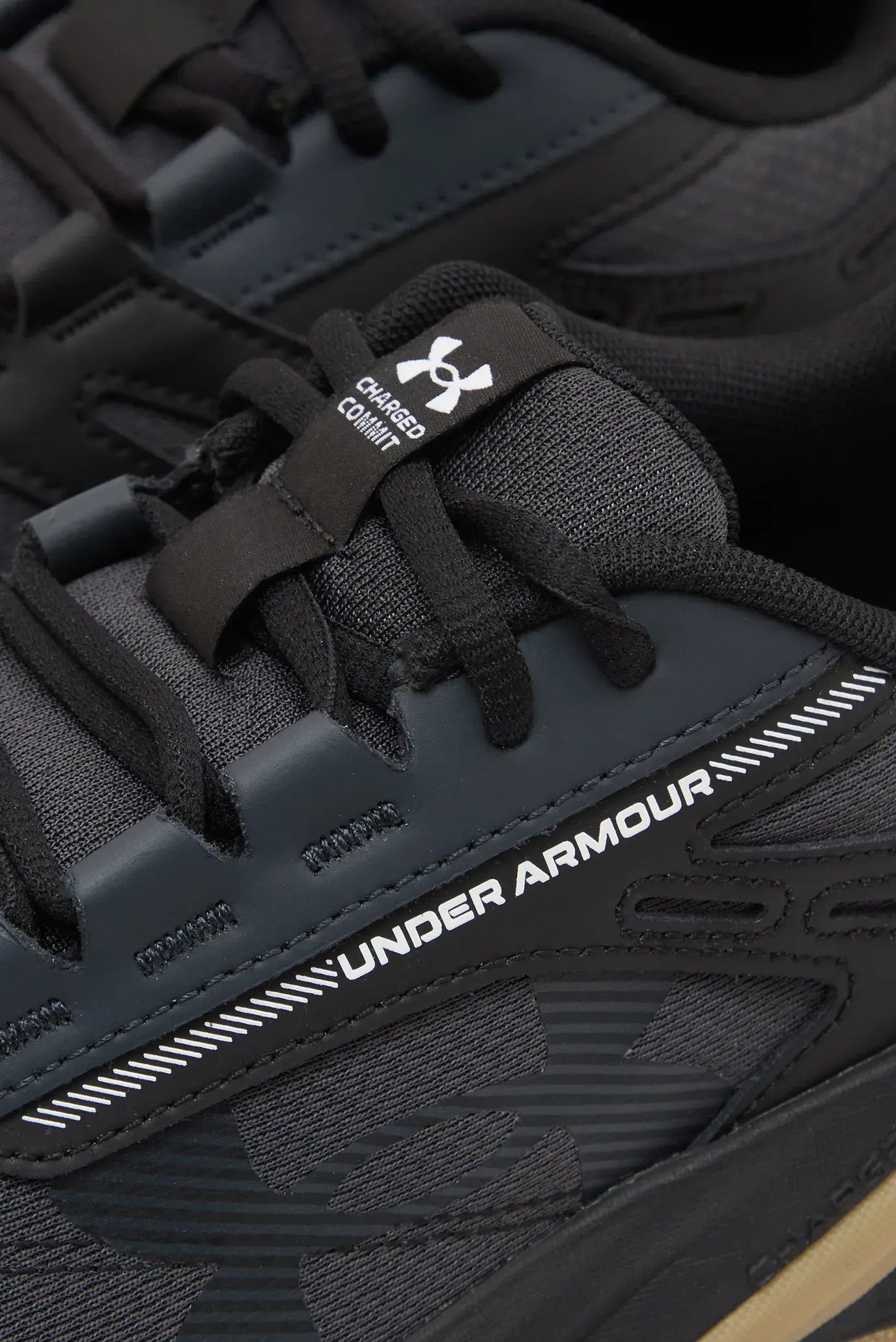 Krossovka UA Charged Commit TR 5 2