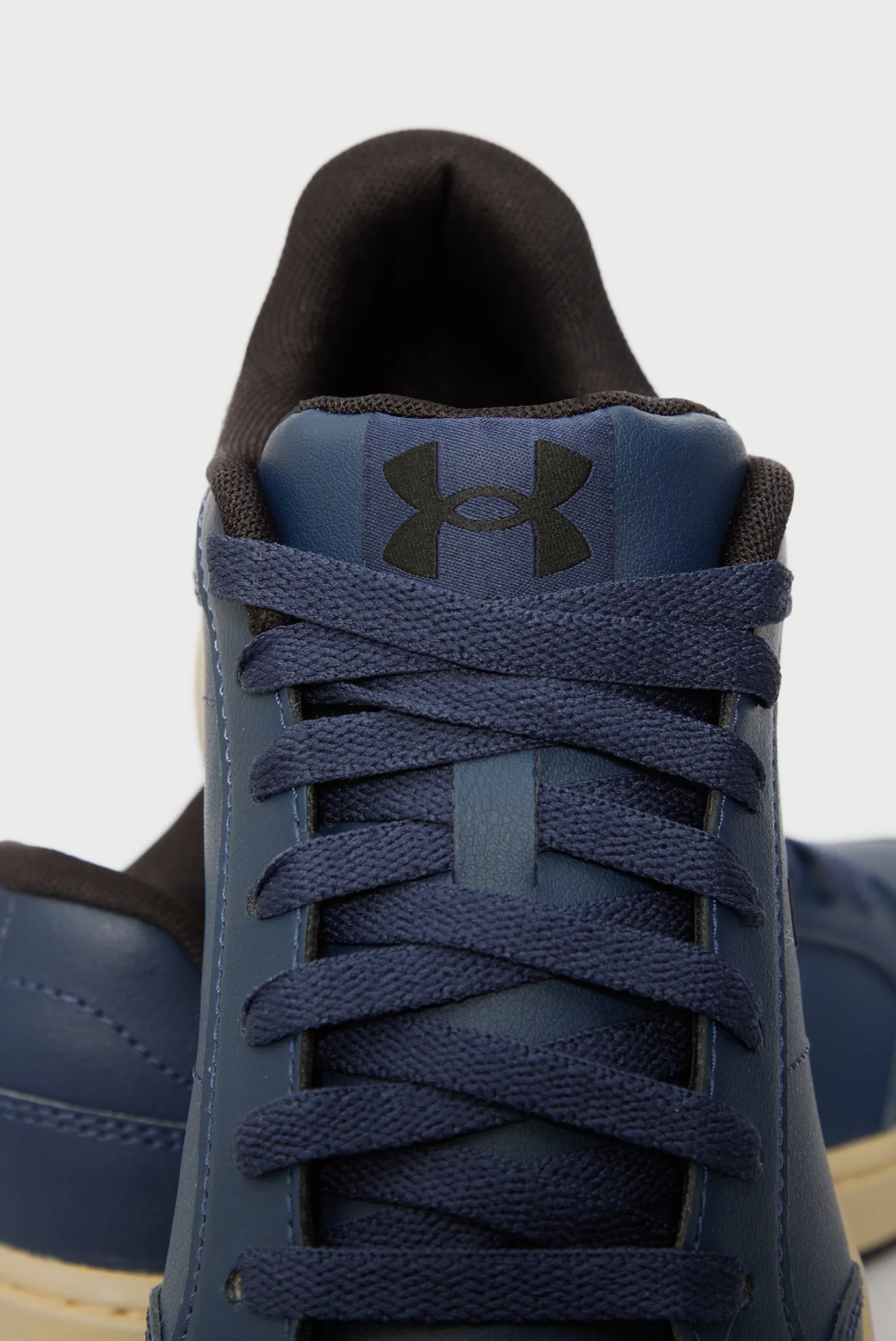 Кроссовки UA Official 2