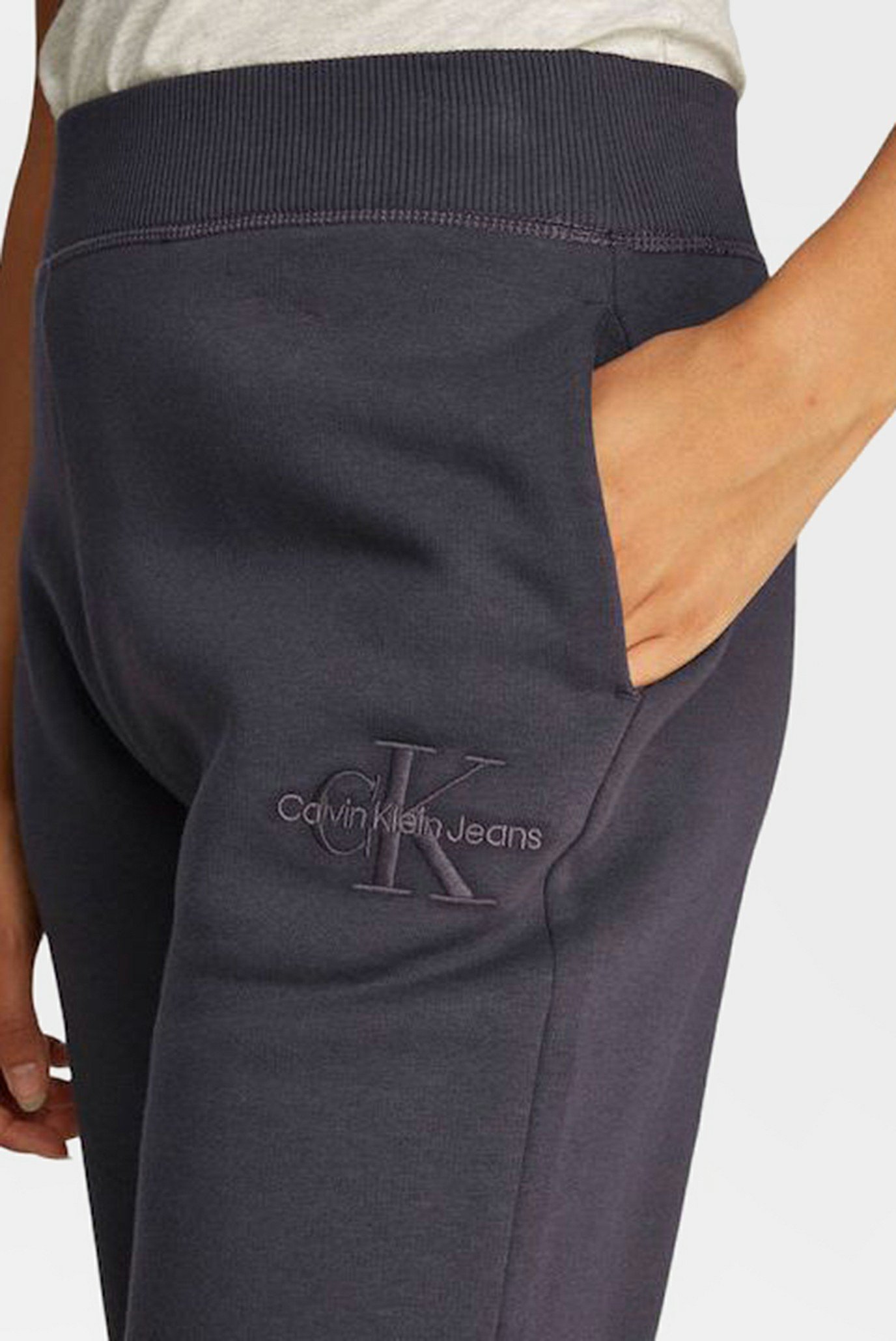 Штаны спортивные MONOLOGO CUFFED JOG PANTCalvin Klein Jeans Штаны спортивные MONOLOGO CUFFED JOG PANT 2