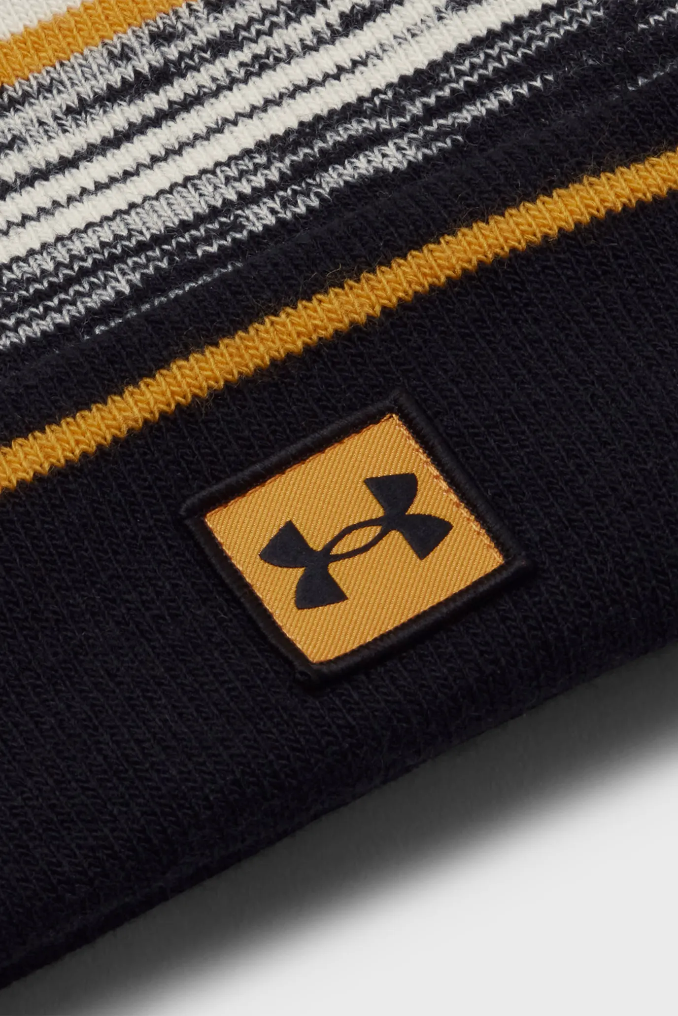 Shapka M Halftime Pom Beanie 2