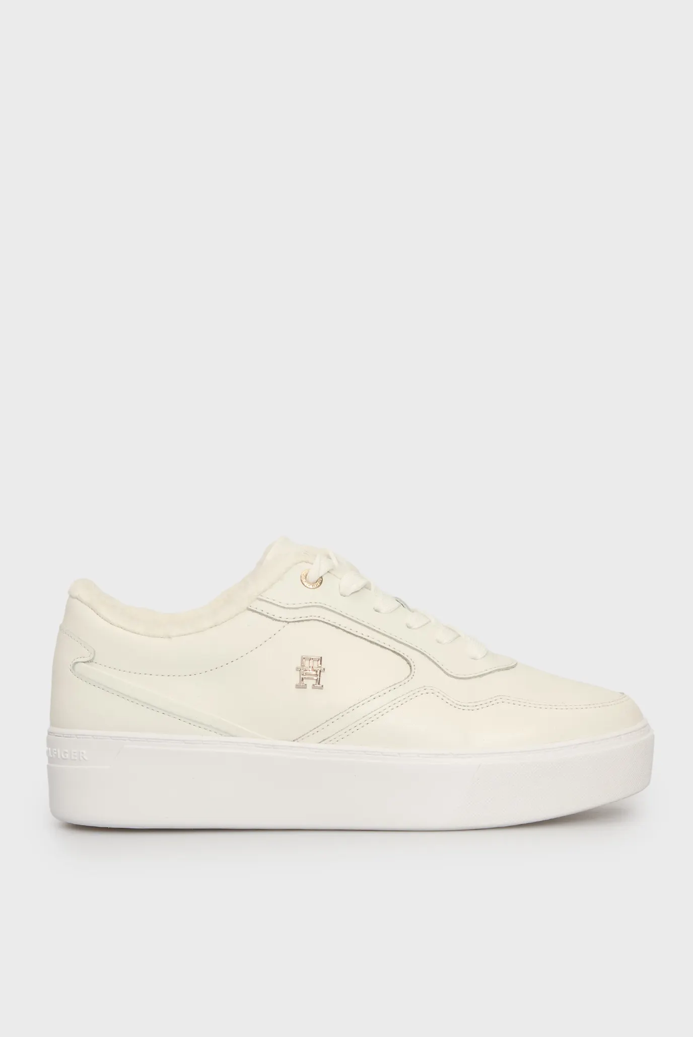 Krossovka ESSENTIAL PLATFORM SNEAKER FUR 1