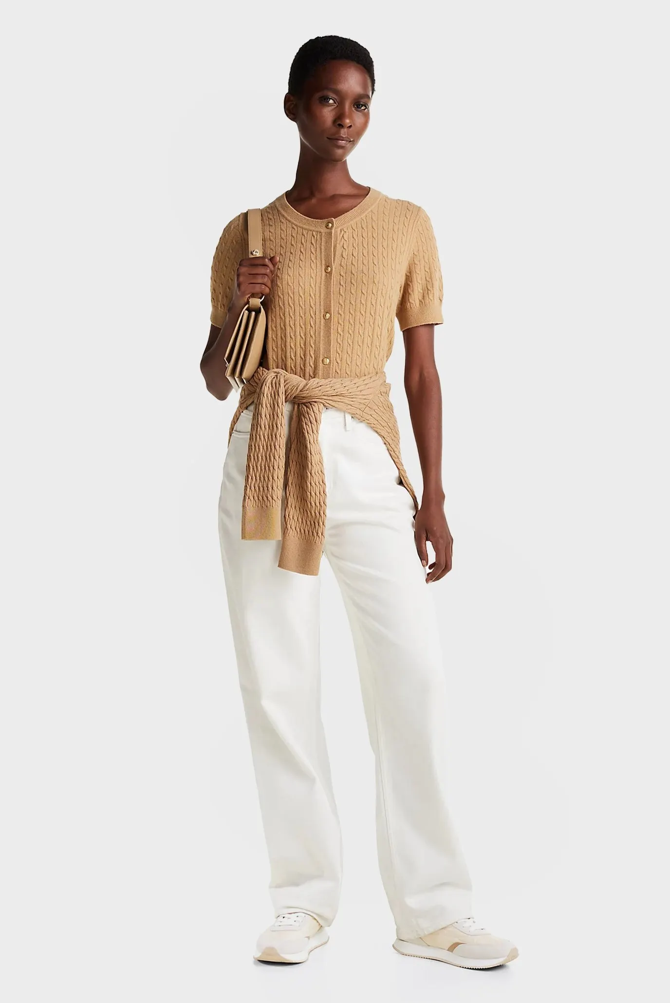 Krossovka ESSENTIAL RUNNER 2