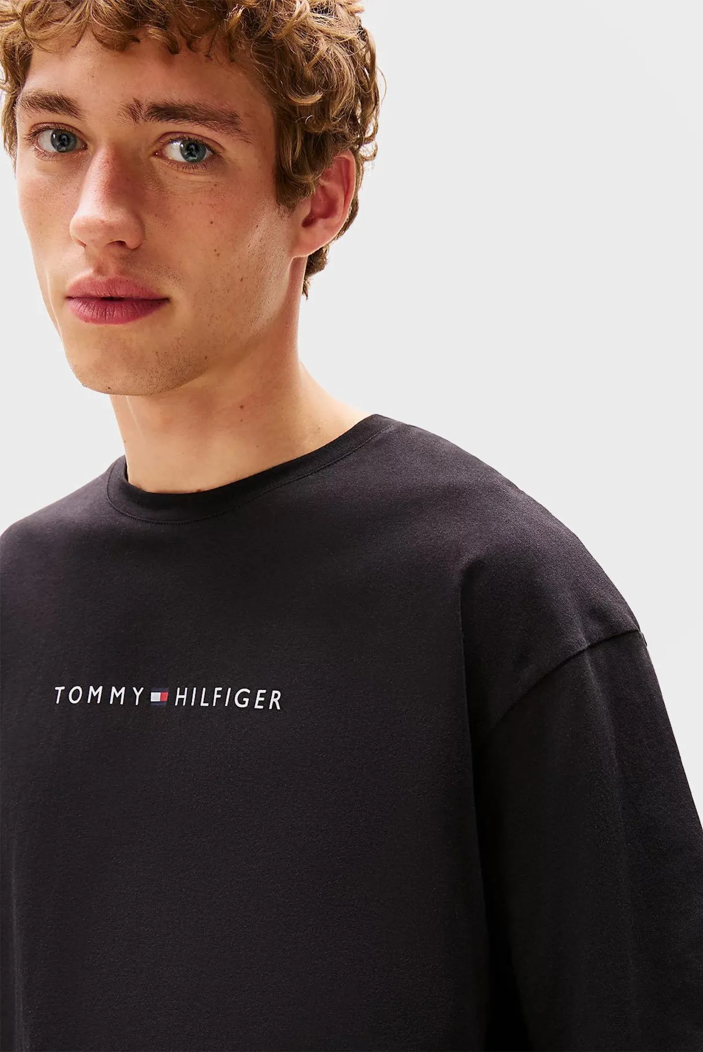 Futbolka SS TEE CONT. LOGO 4