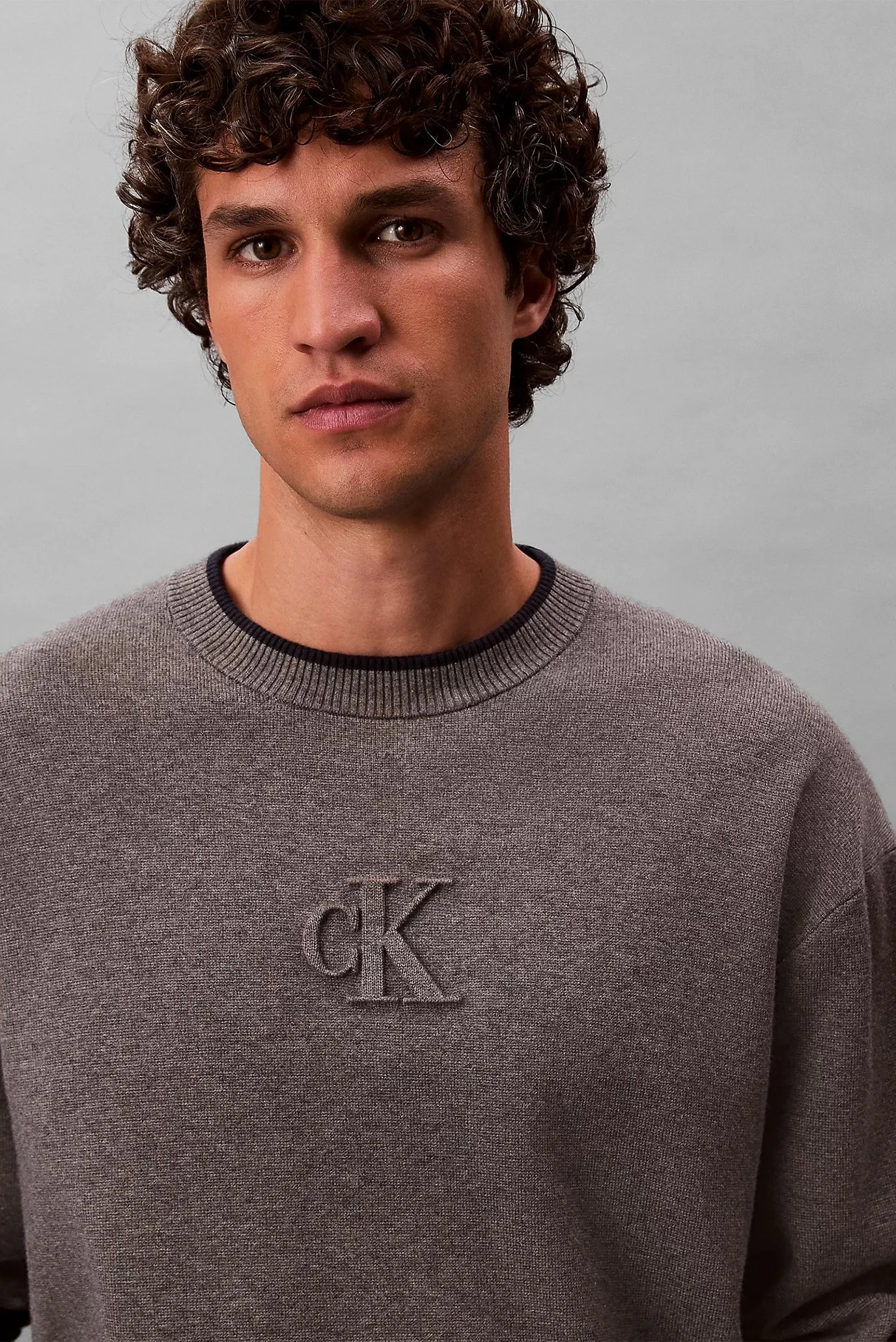 Sviter LS EMBOSSED LOGO CREWNK SWEATER 2