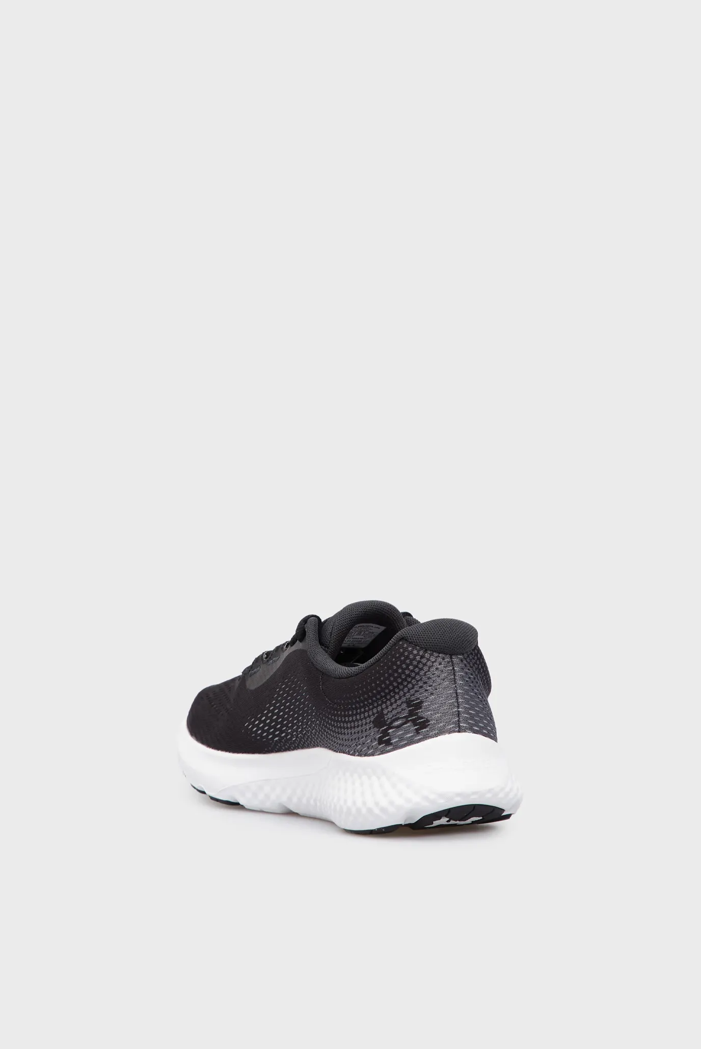 Krossovka UA Charged Rogue 4 5