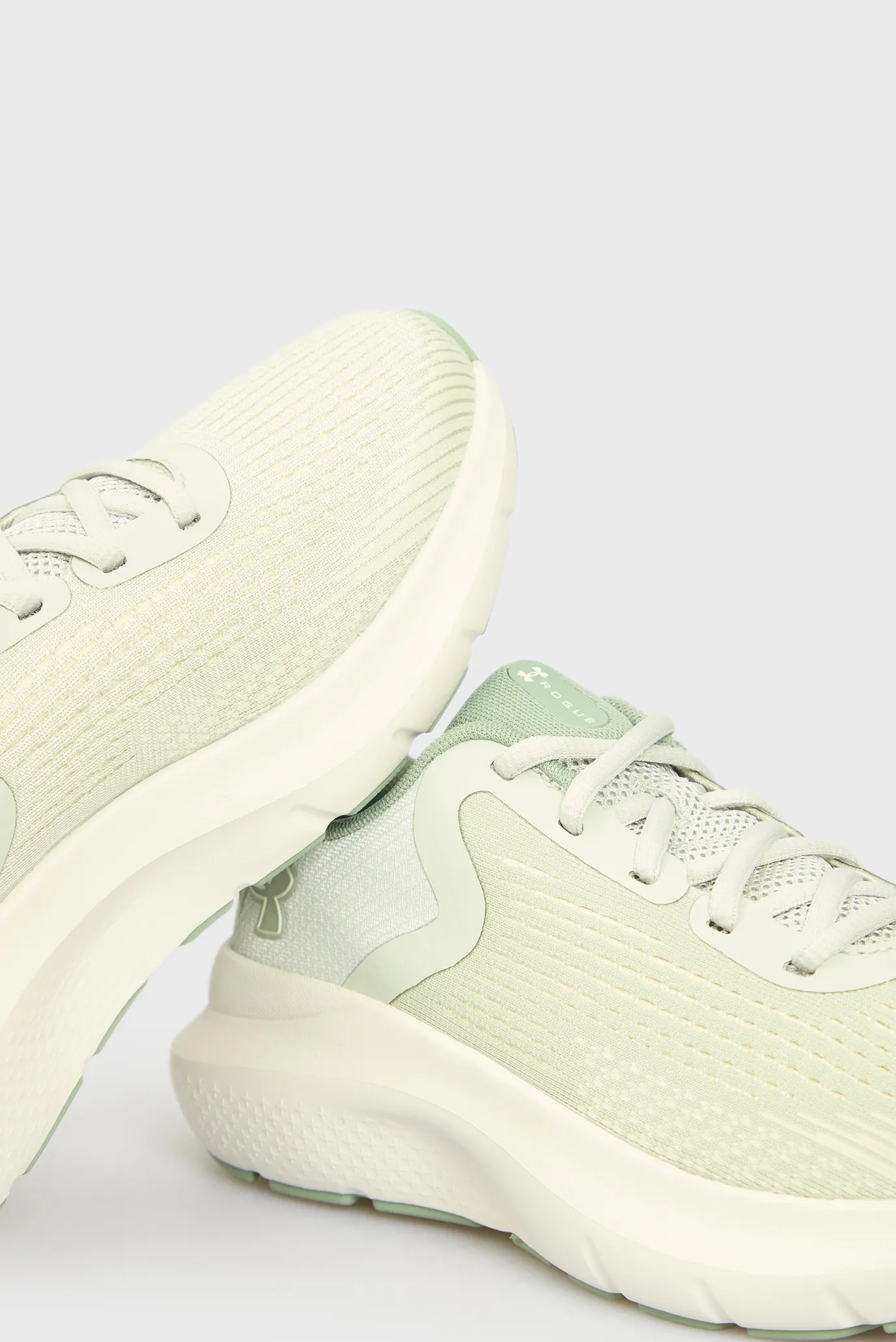 Krossovka UA W Charged Rogue 5 2