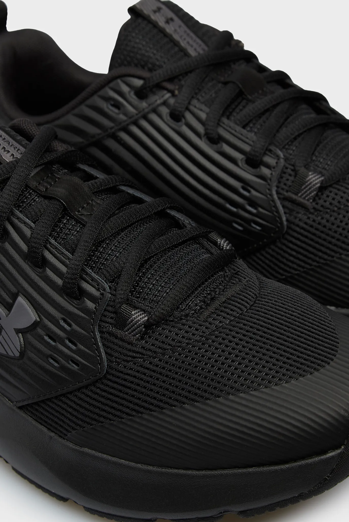 Krossovka UA Charged Commit TR 4 2