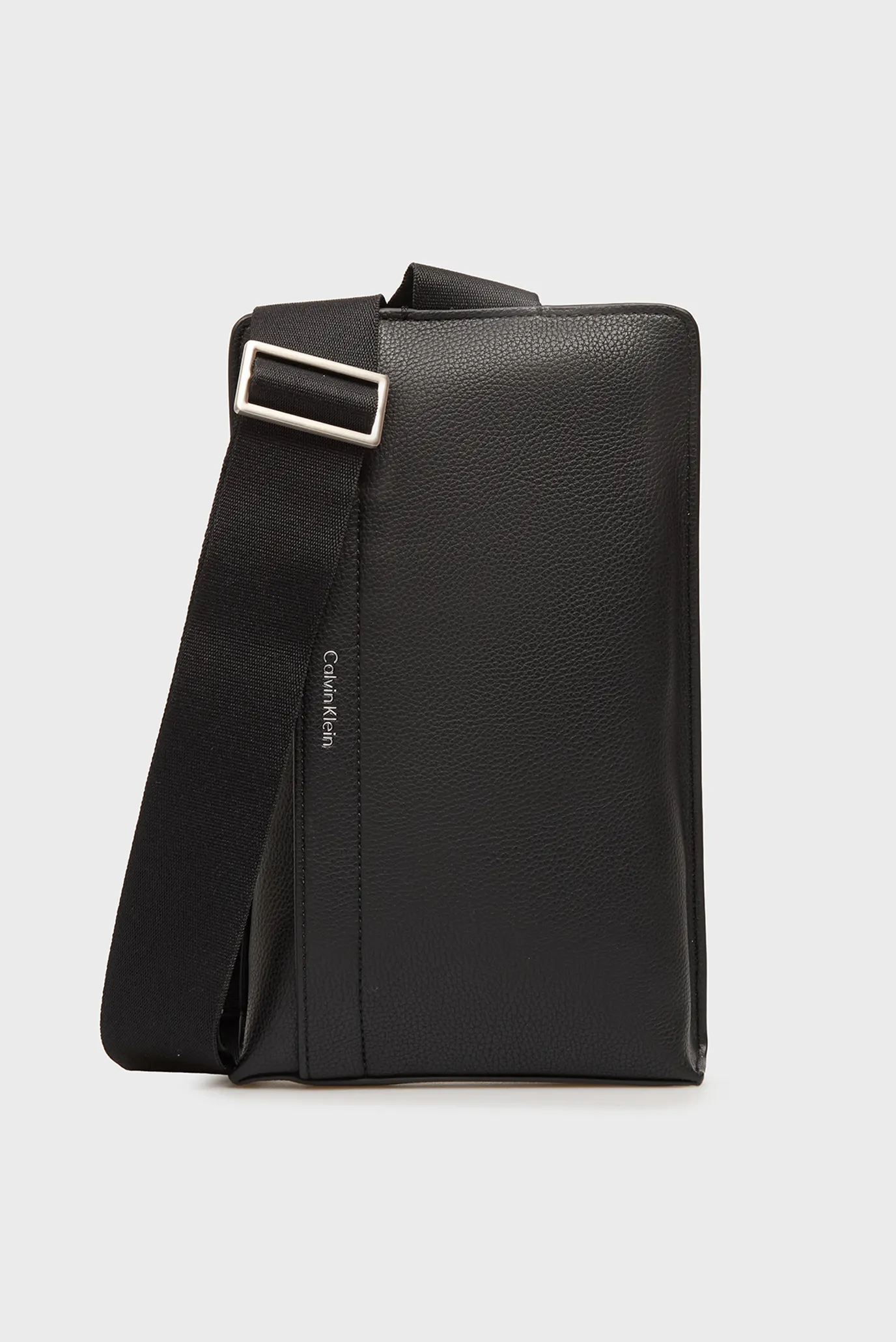 Sumka RAISED SQUARE SLING 1