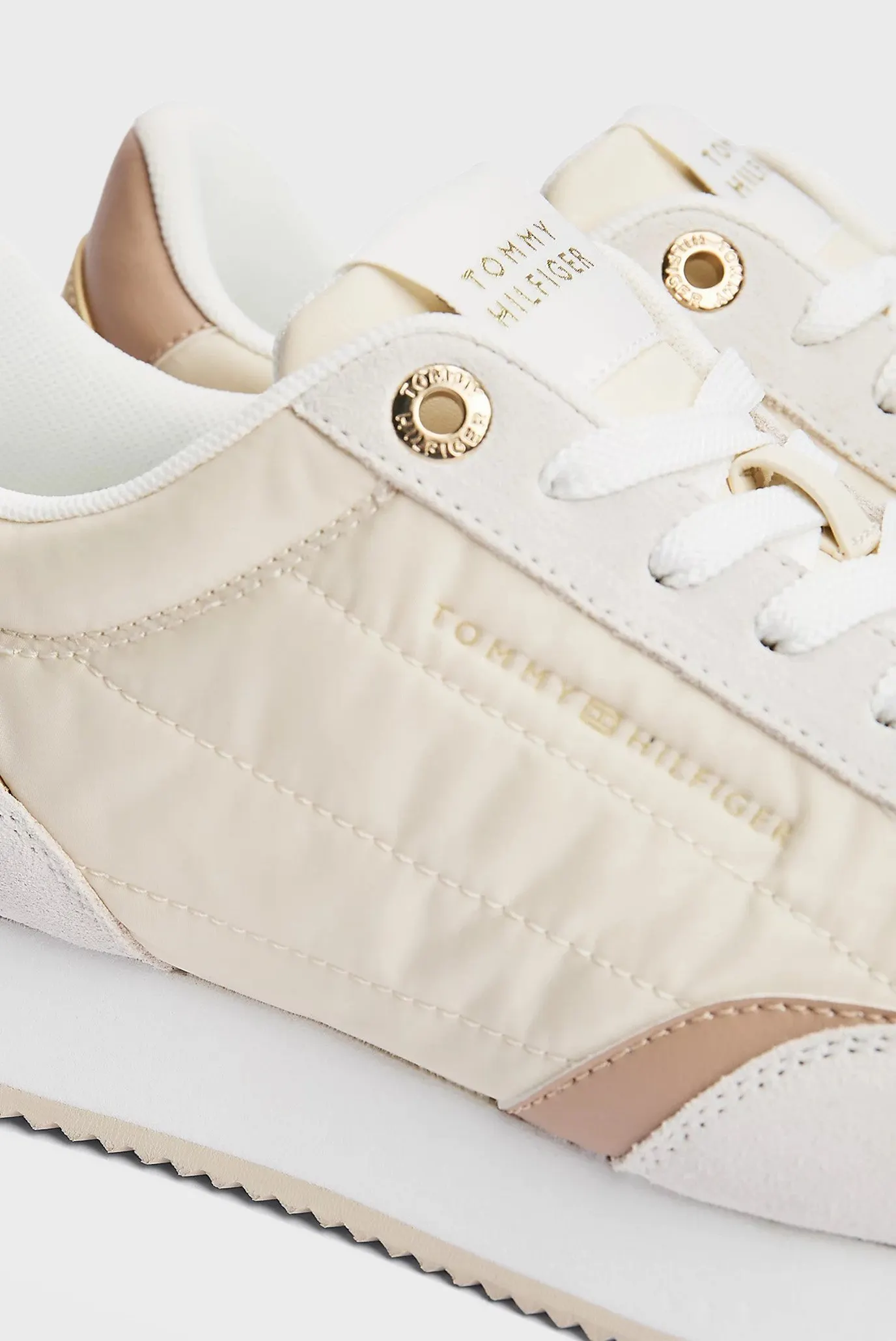 Krossovka ESSENTIAL RUNNER 7