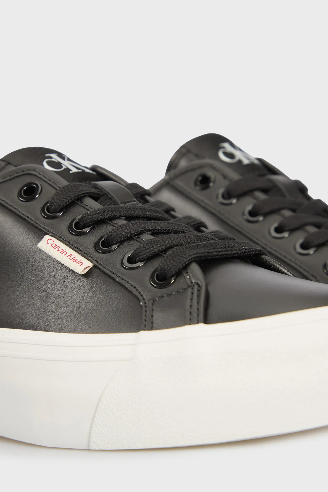 Krossovka VULC FLATFORM LTH 2