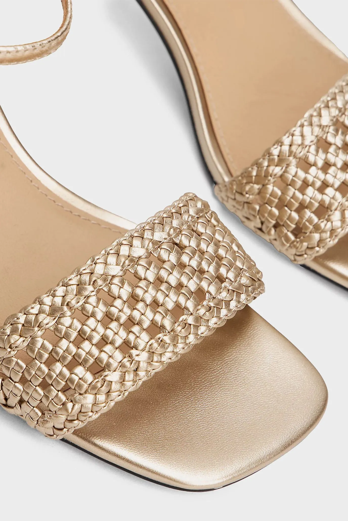 Bosonojkalar METALLIC LTHR KITTEN SANDAL 6