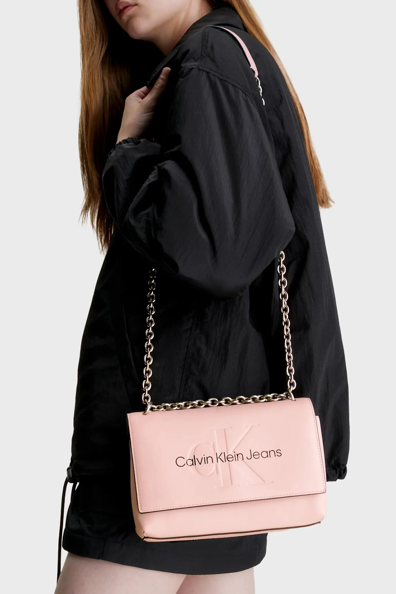 Sumka SCULPTED EW FLAP CONV25 MONO 2