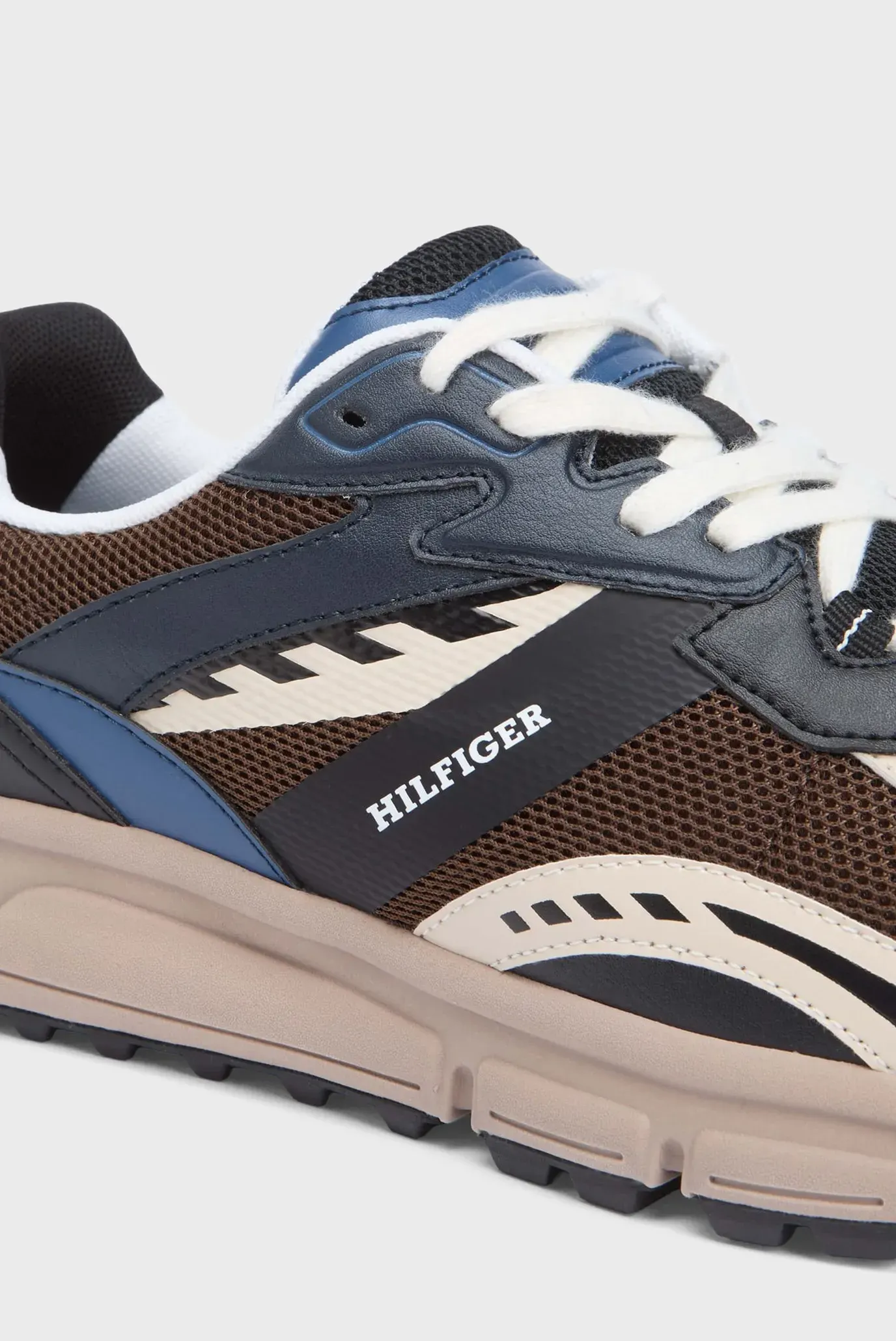 Krossovka OUTDOOR SNEAKER TECH MIX 6