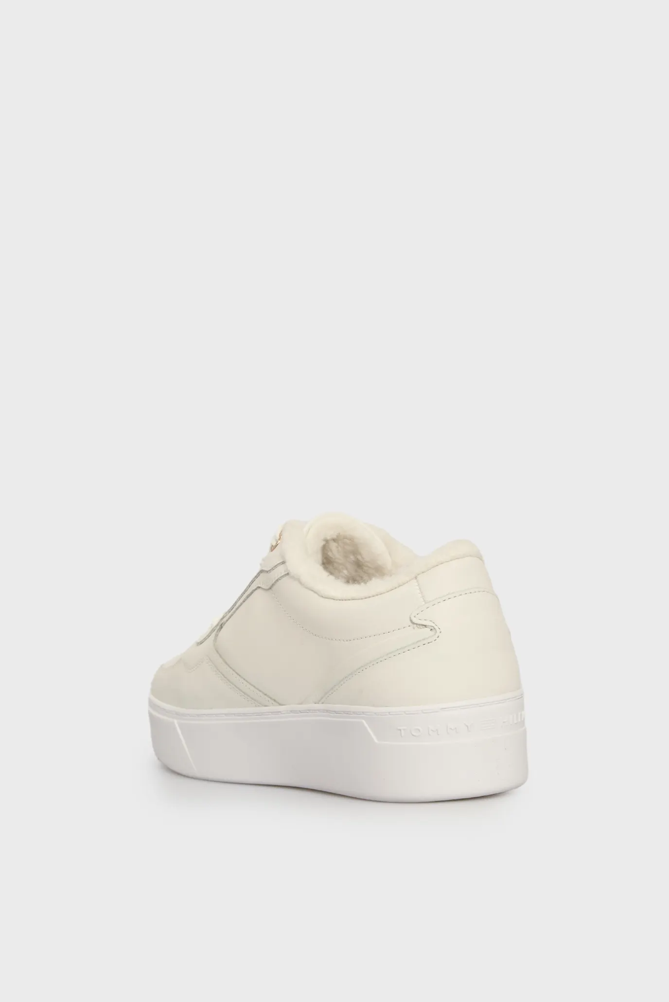Krossovka ESSENTIAL PLATFORM SNEAKER FUR 5