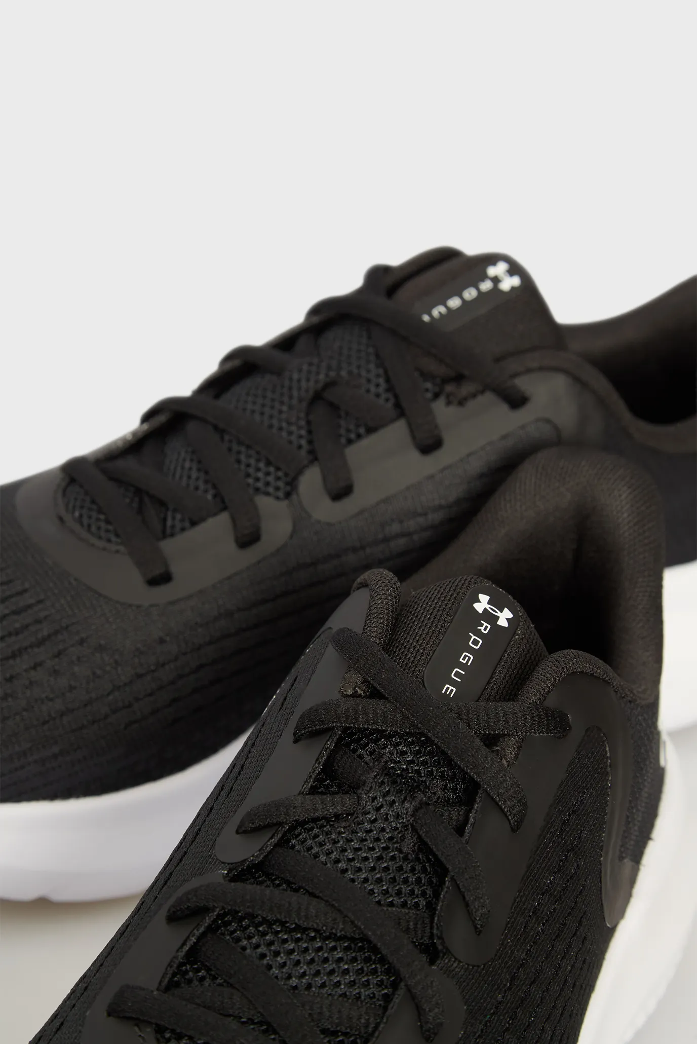 Krossovka UA Charged Rogue 5 2