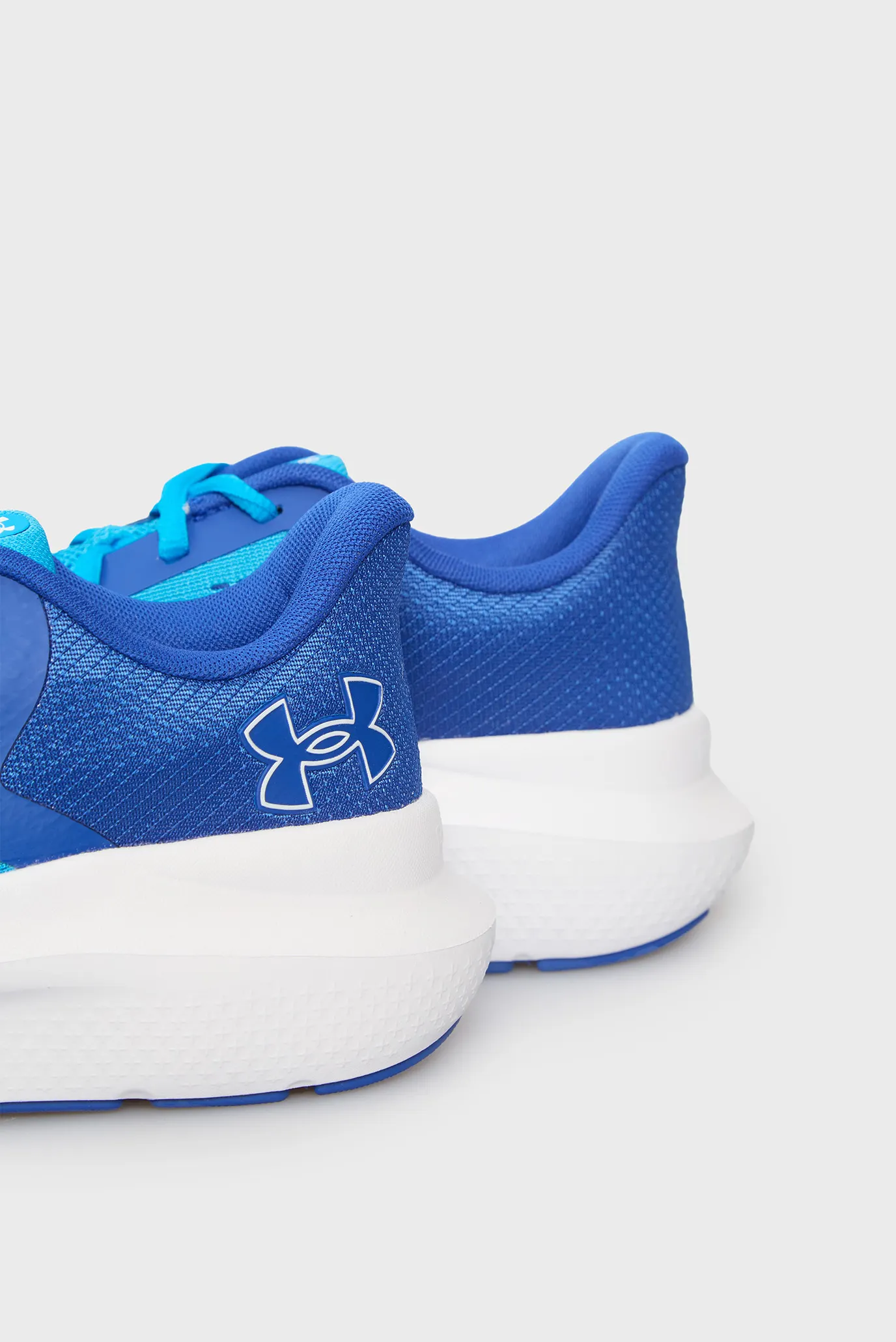 Krossovka UA Charged Rogue 5 2