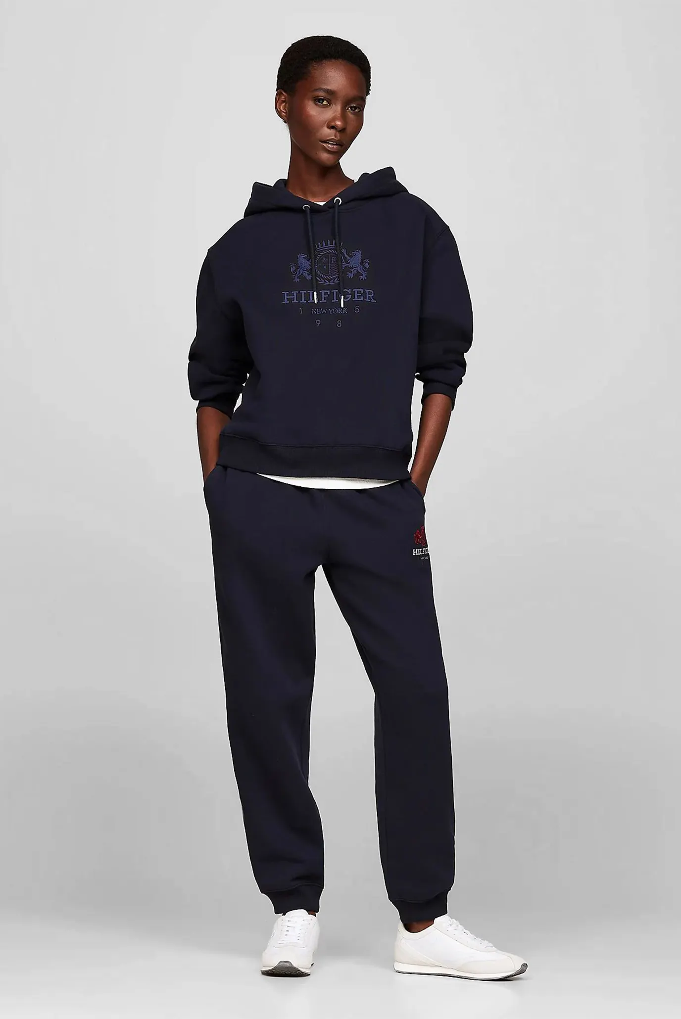 Штаны REG VARSITY CREST SWEATPANTS 2