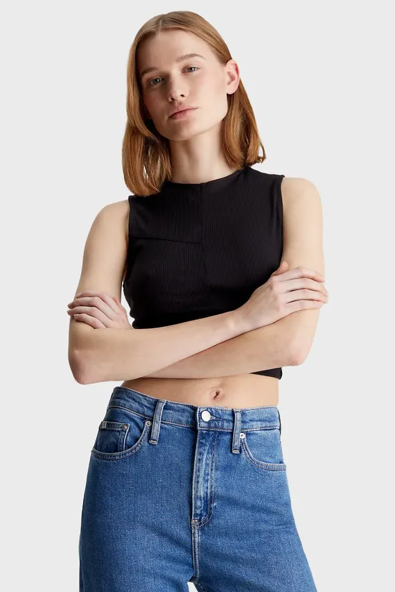 Kichkina shirinsoz bir narsaga tayyor