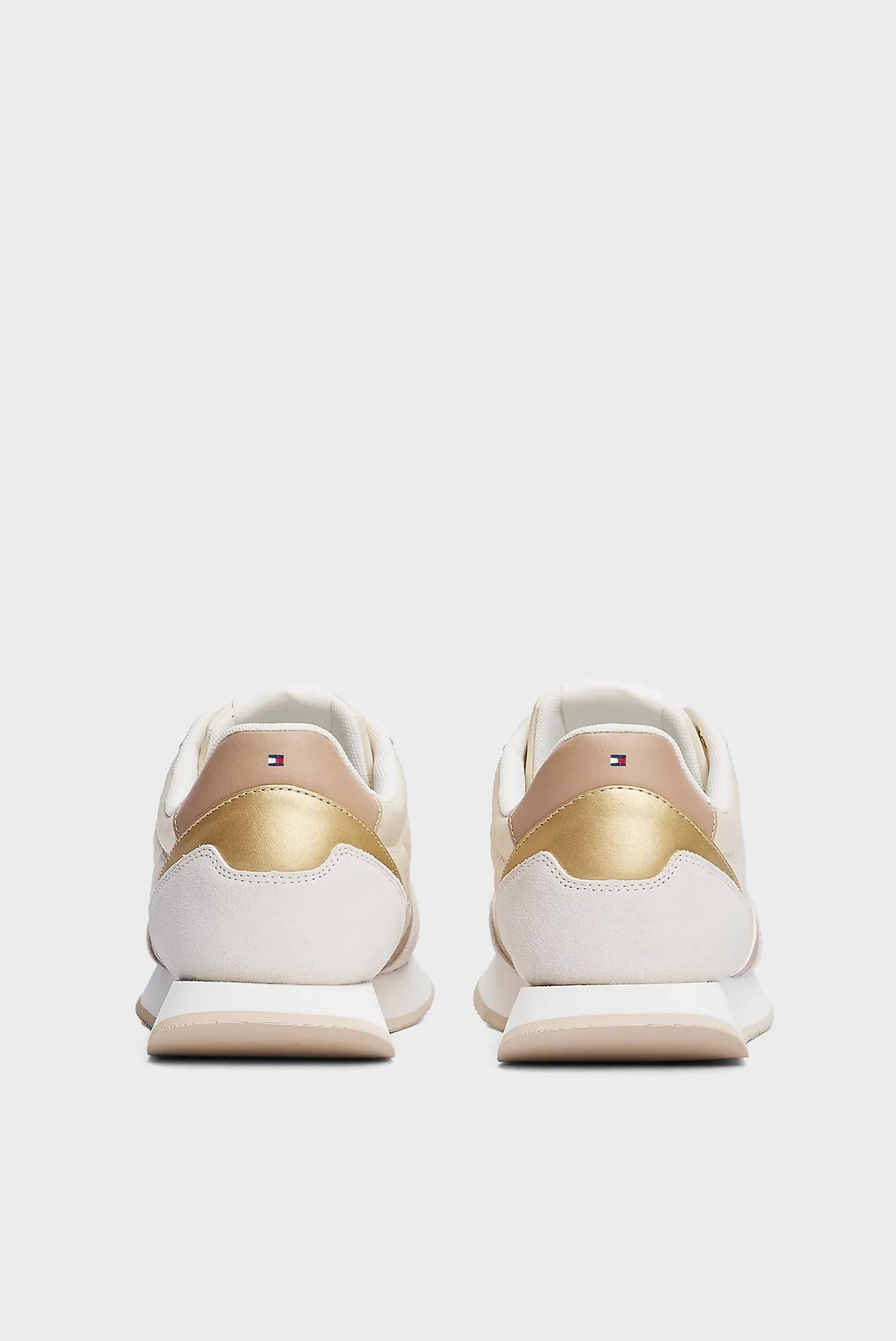 Krossovka ESSENTIAL RUNNER 5