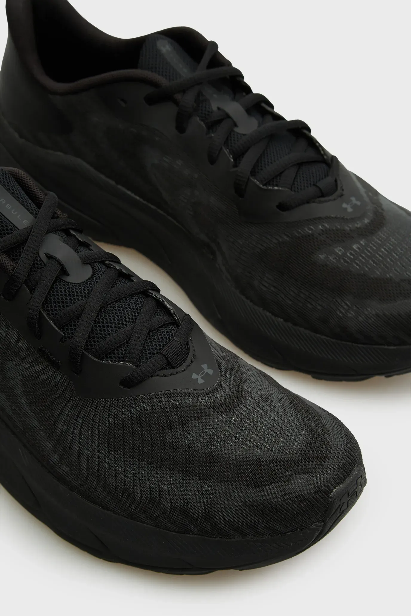 Krossovka/UA Turbulence 3-BLK 2