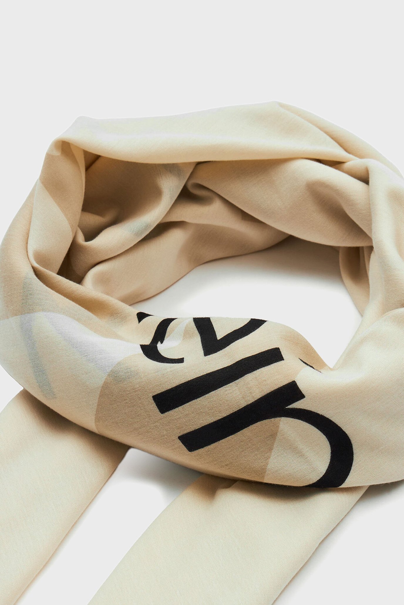 Sharf BOLD MONO LOGO SHAWL 130X130Calvin Klein Jeans Sharf BOLD MONO LOGO SHAWL 130X130 3