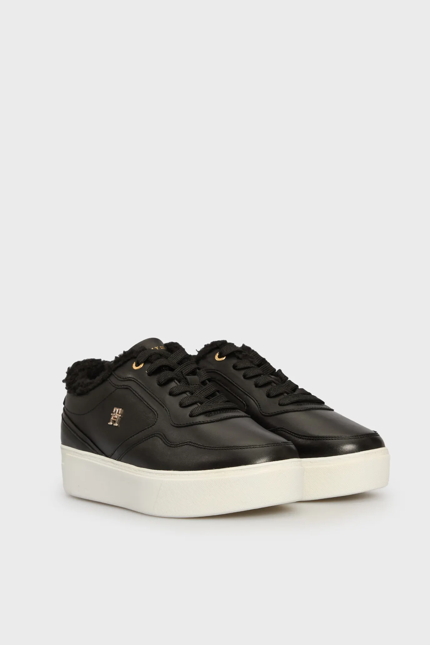 Krossovka ESSENTIAL PLATFORM SNEAKER FUR 3